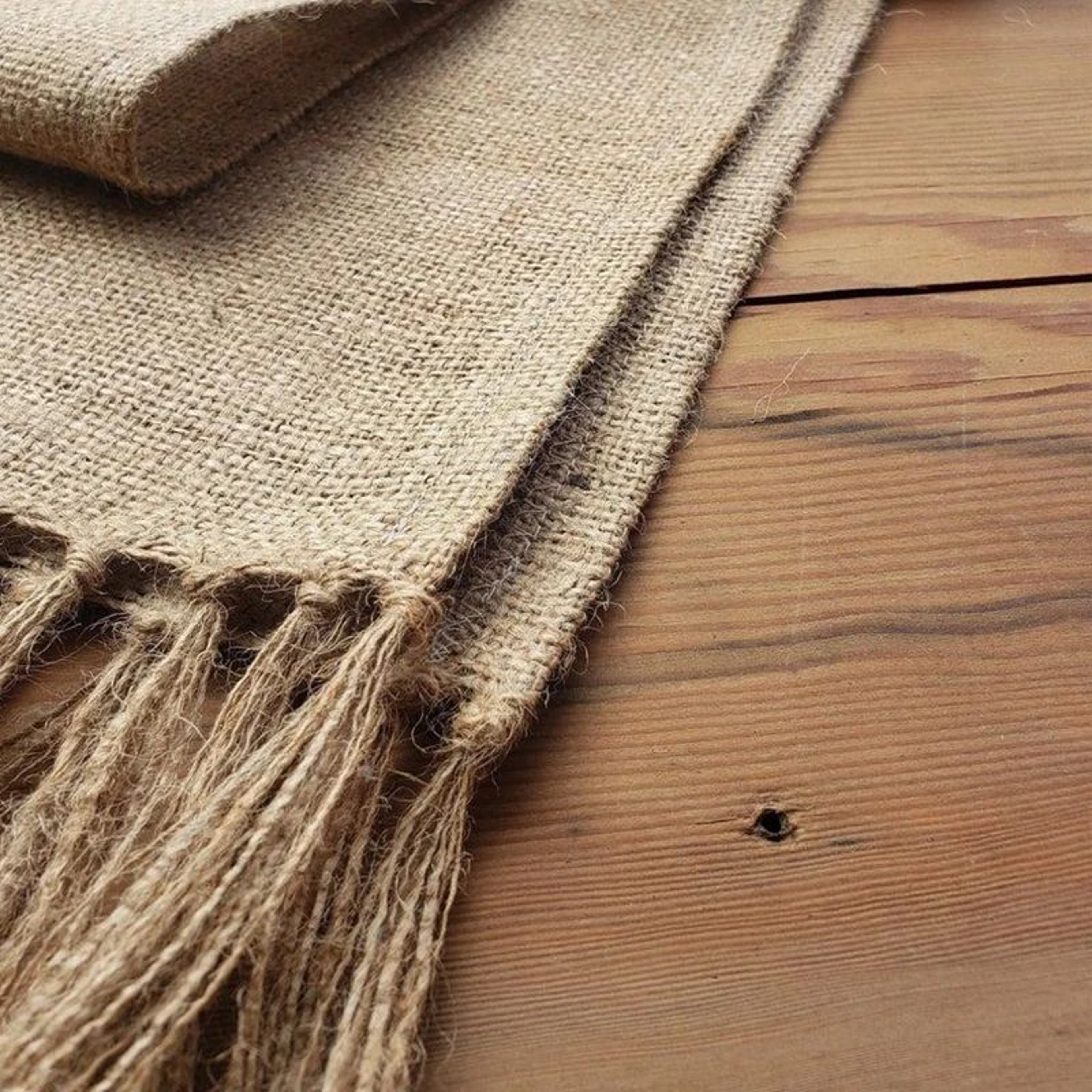 Natural Jute Table Runner With Tassels  Rustic Farmhouse Christmas  Wedding Table Decor 1