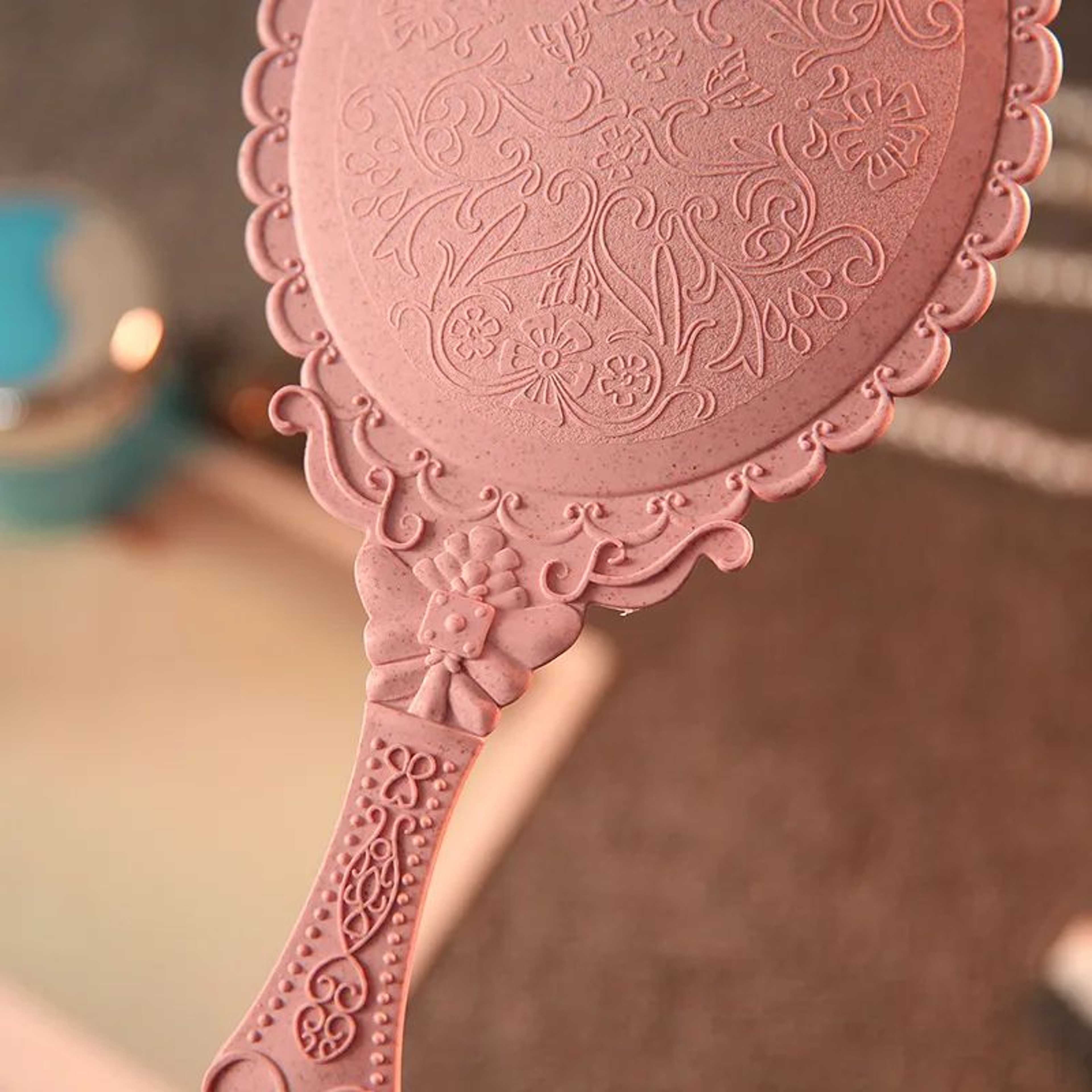 Vintage Handheld Makeup Mirror  European Oval Glass Cosmetic Mirror With Ornate ABS Handle For Beau 2