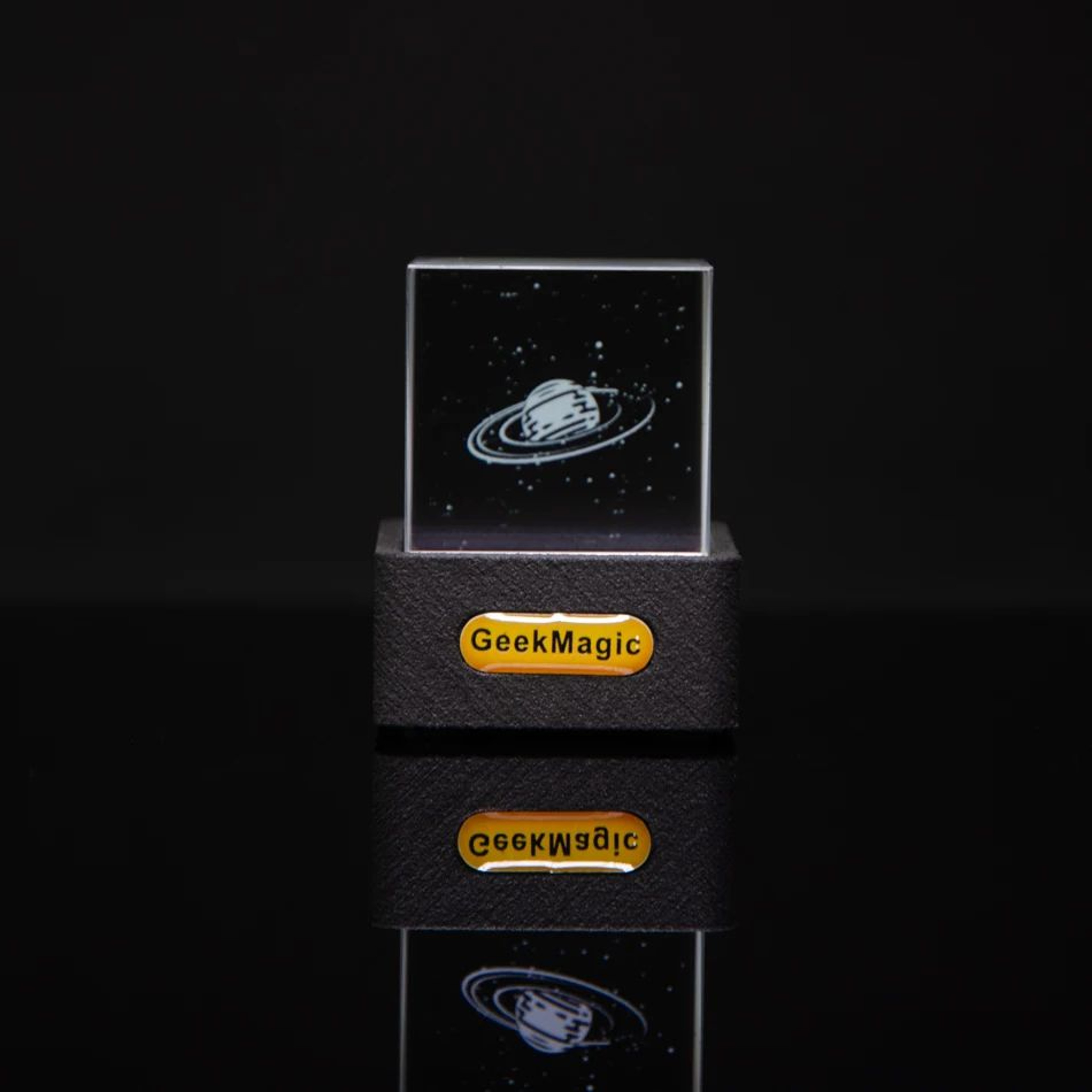 GeekMagic GIFTV Crystal Weather Station  Mini Holographic Digital Clock With WiFi Weather Display   2