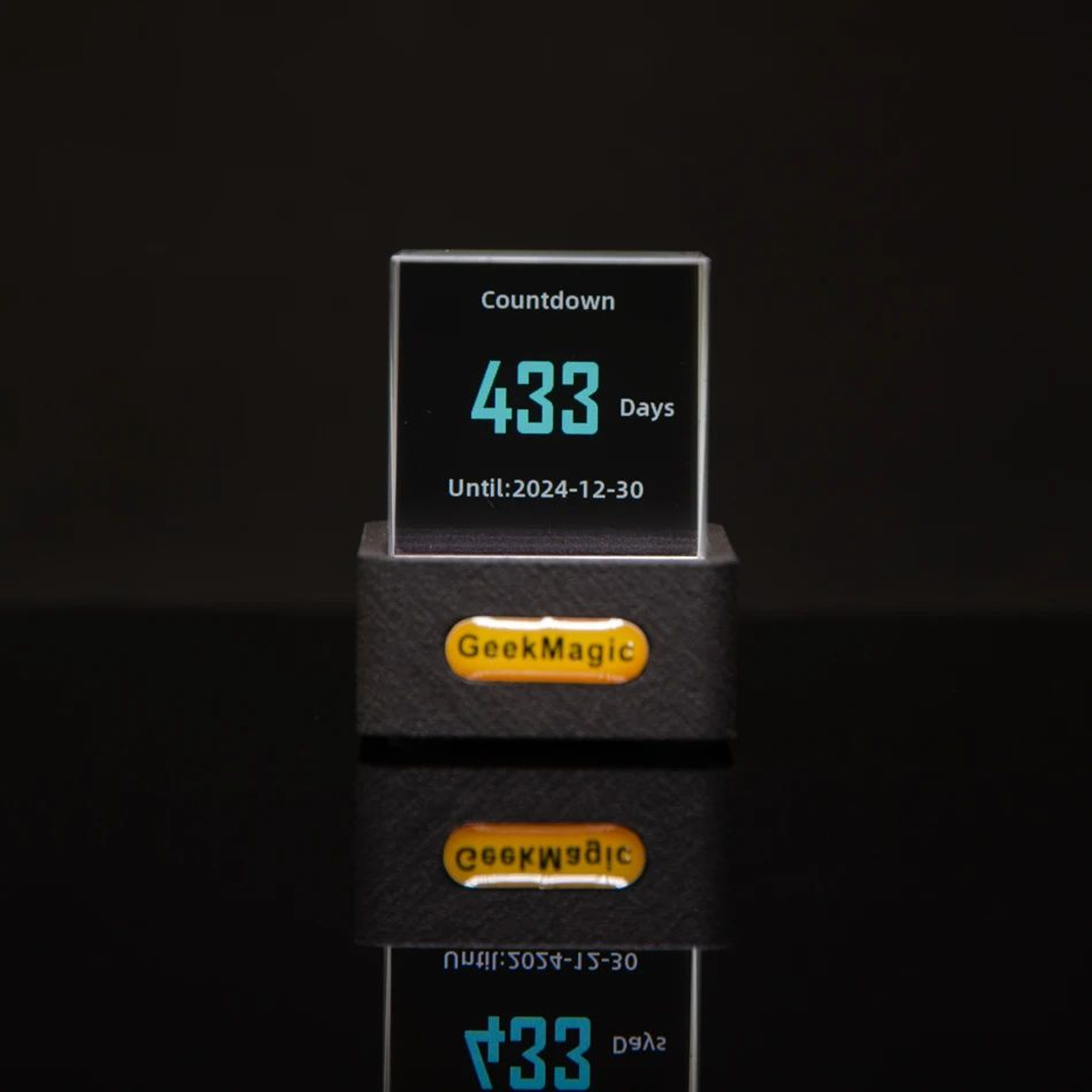 GeekMagic GIFTV Crystal Weather Station  Mini Holographic Digital Clock With WiFi Weather Display   4