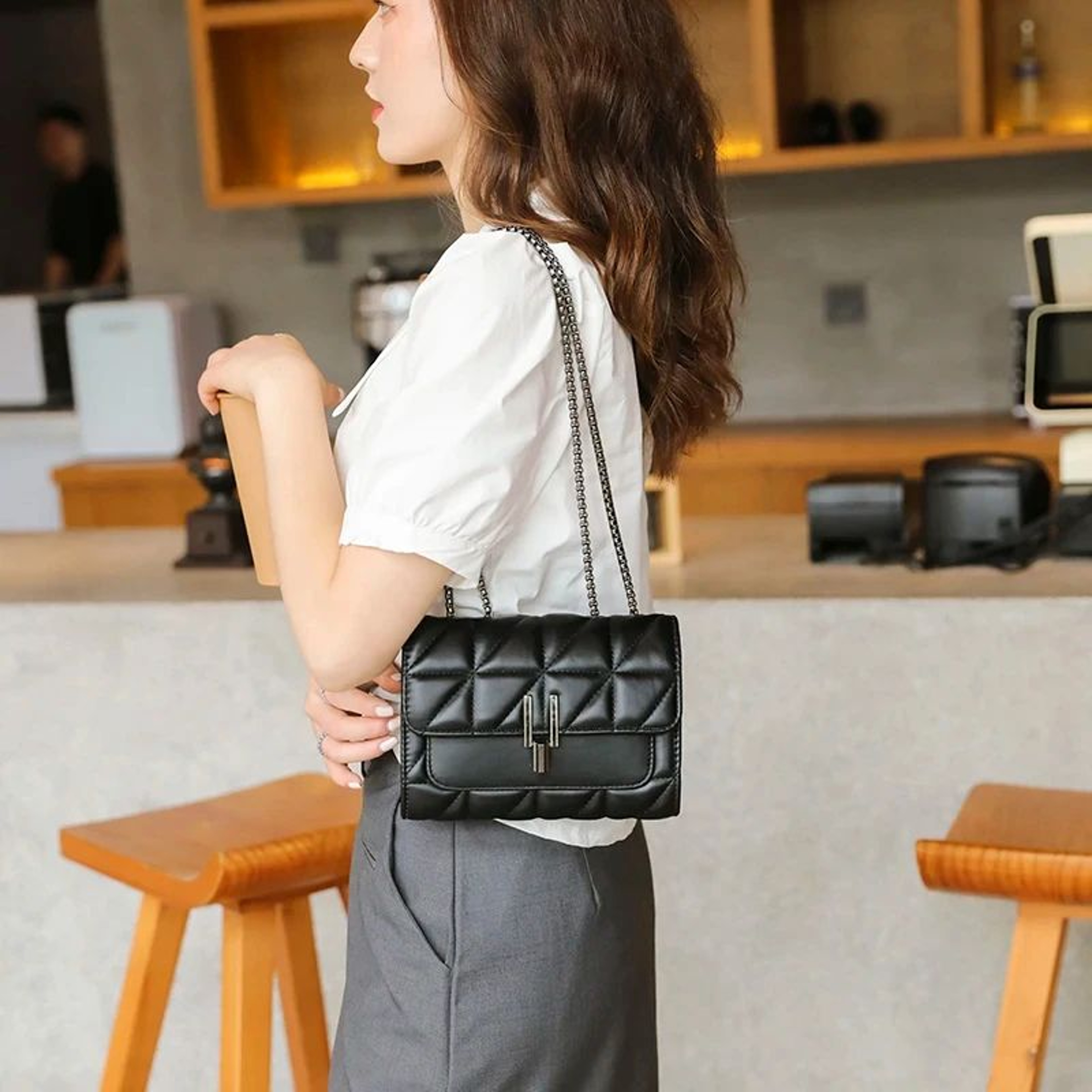 Women Quilted Chain Crossbody Bag 1