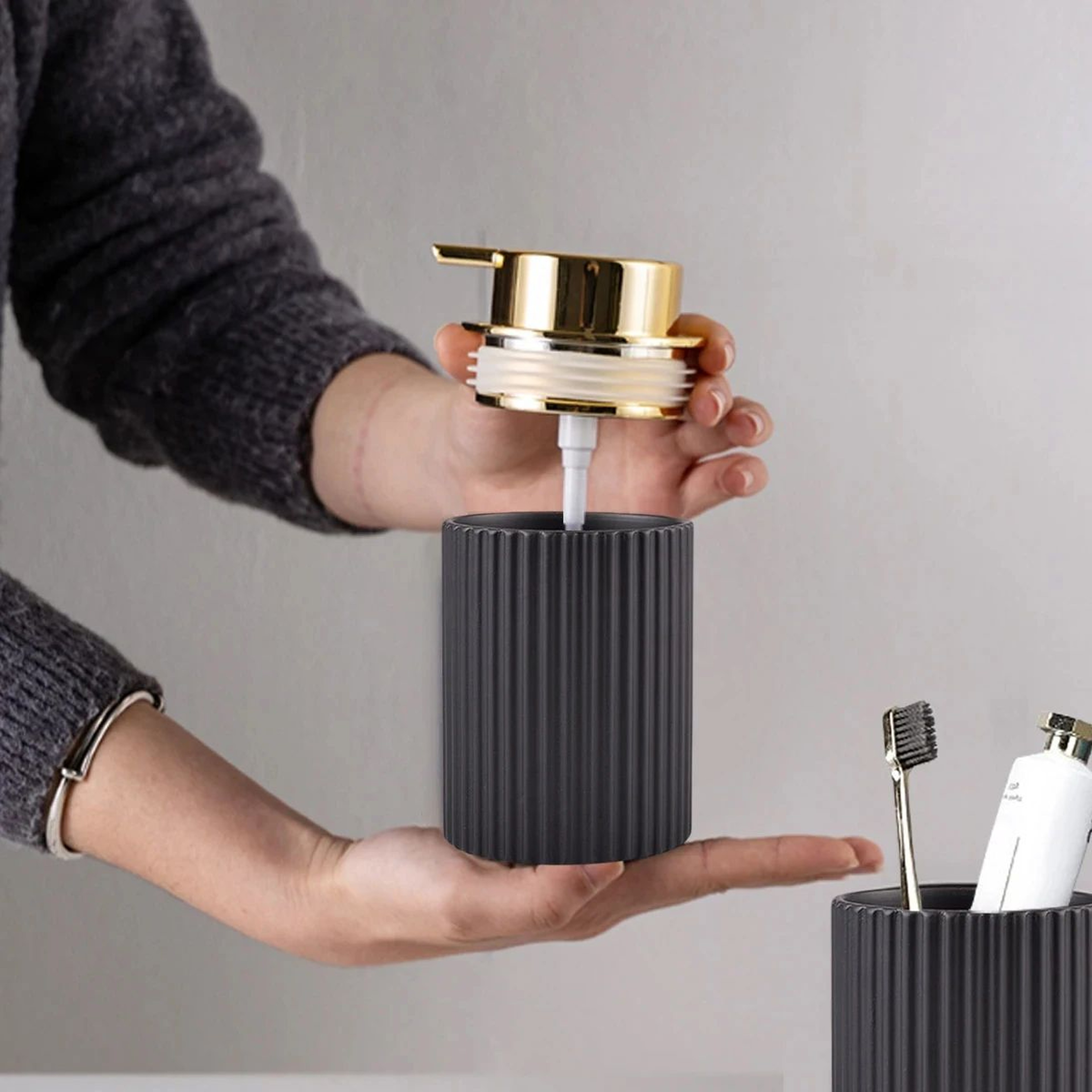 Foaming Soap Dispenser With Silicone Tray 4