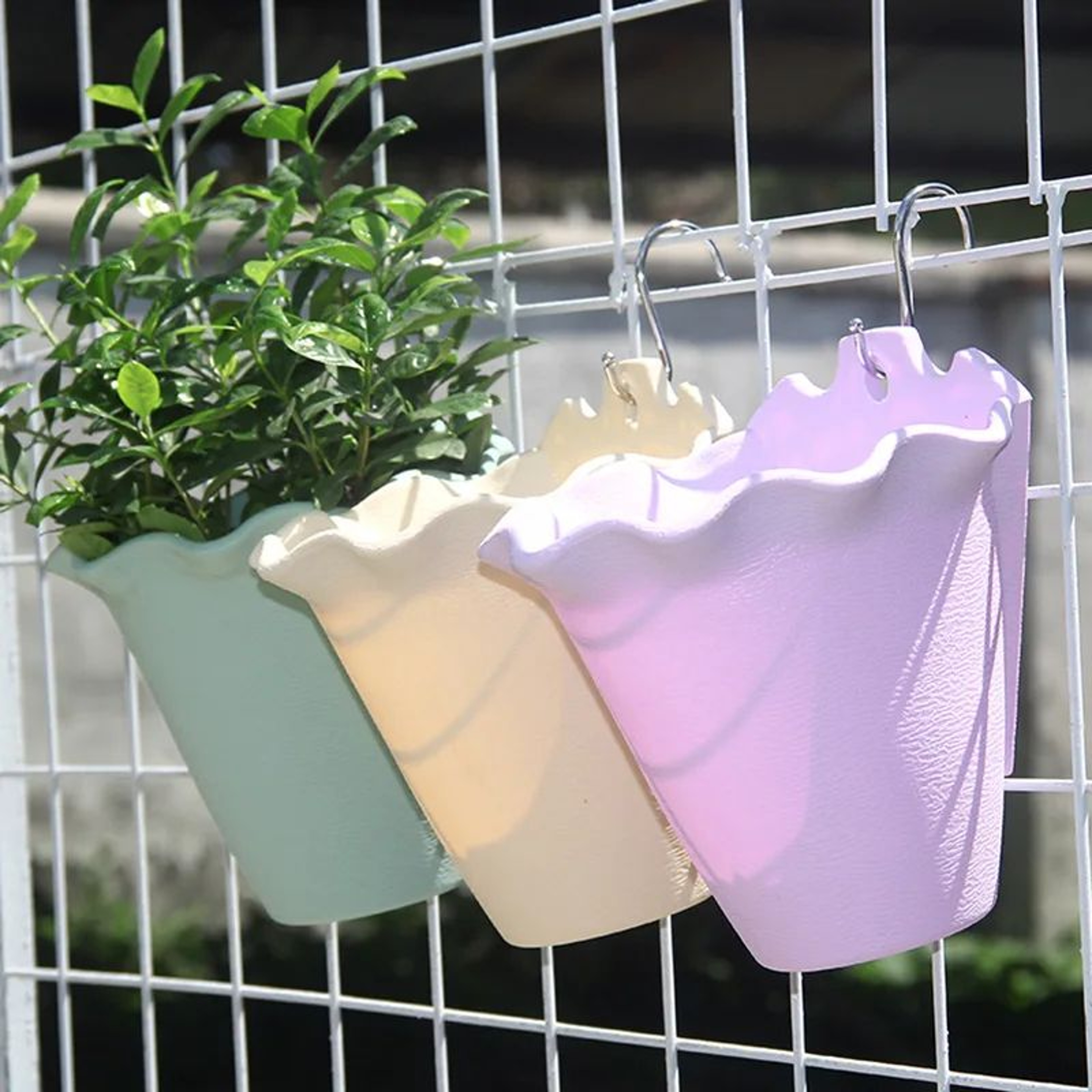 Wall Mounted Hanging Flower Pot 1
