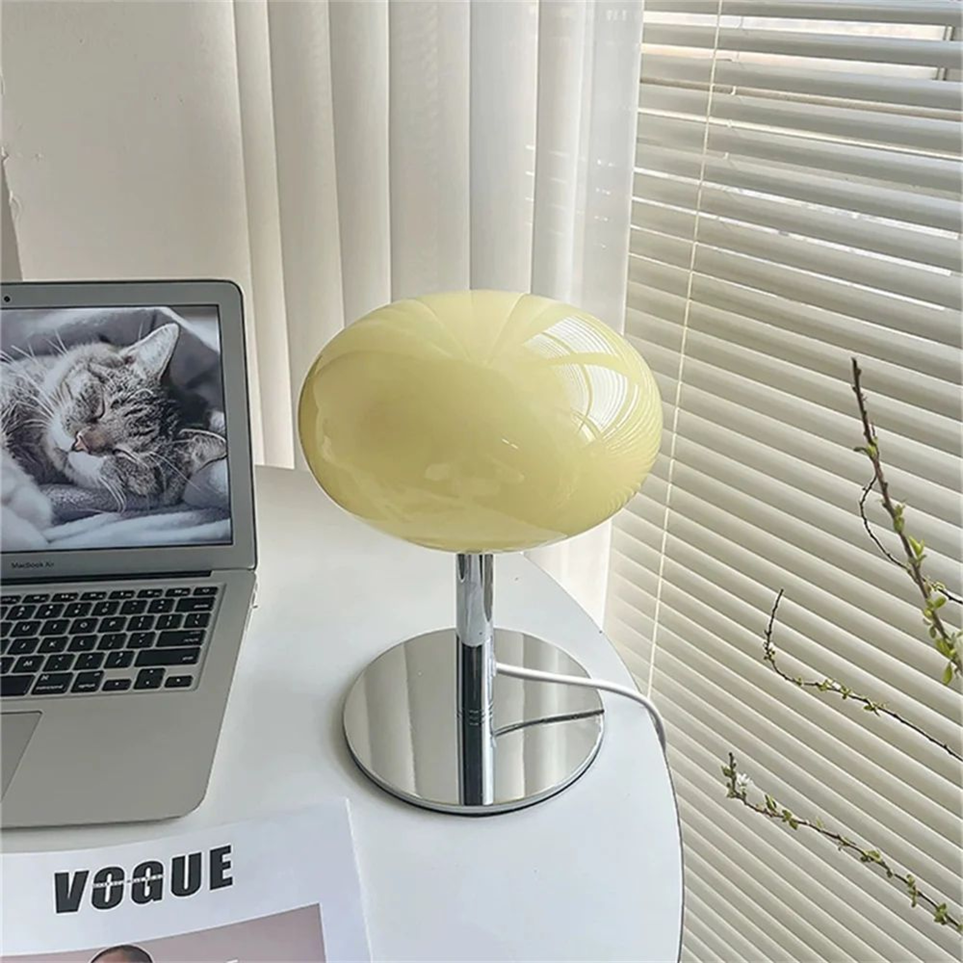 Medieval Cream Glass Lollipop Table Lamp 8