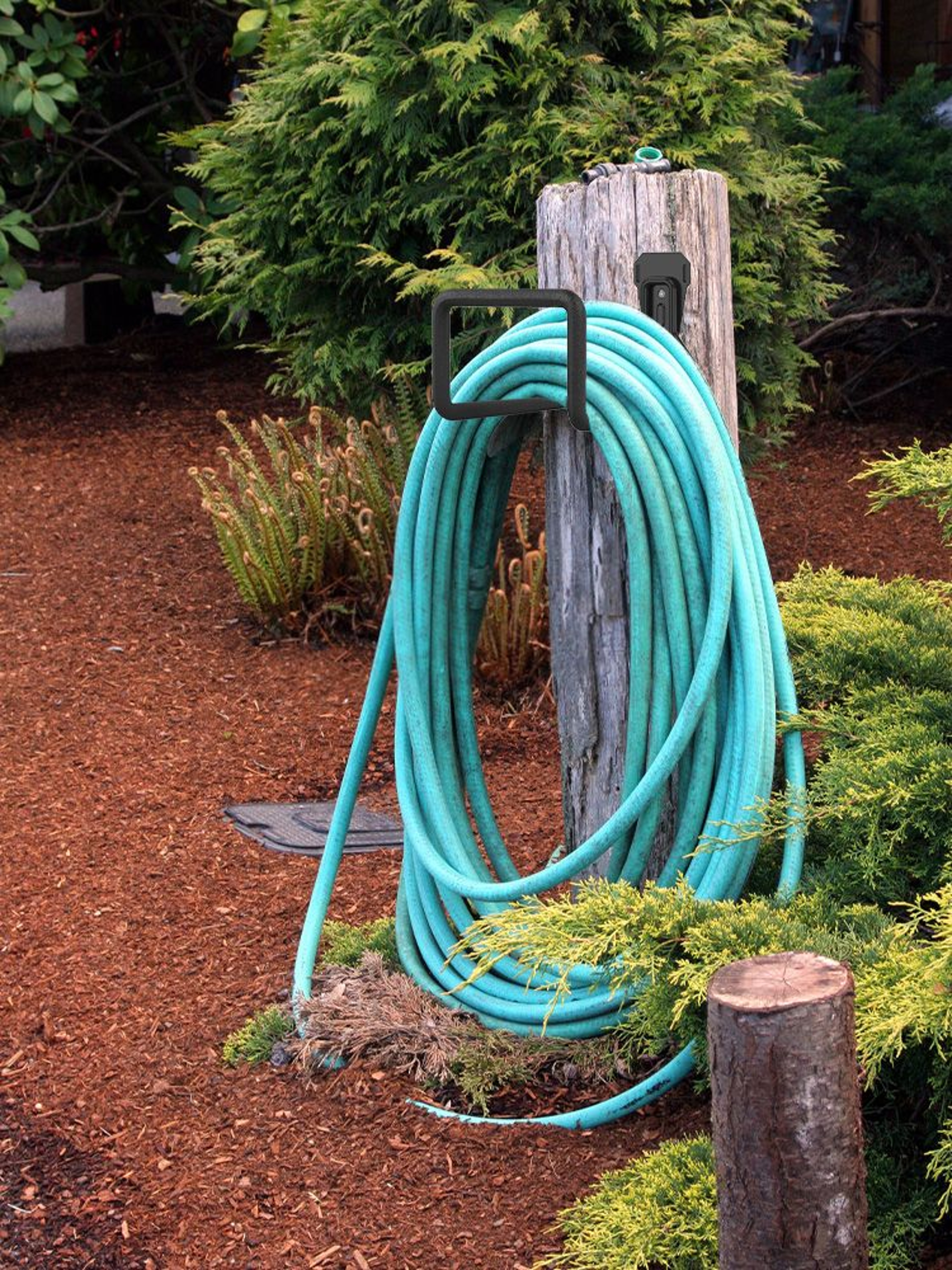 Metal Garden Hose Holder Wall Mounted Heavy Duty Hose Hanger 8