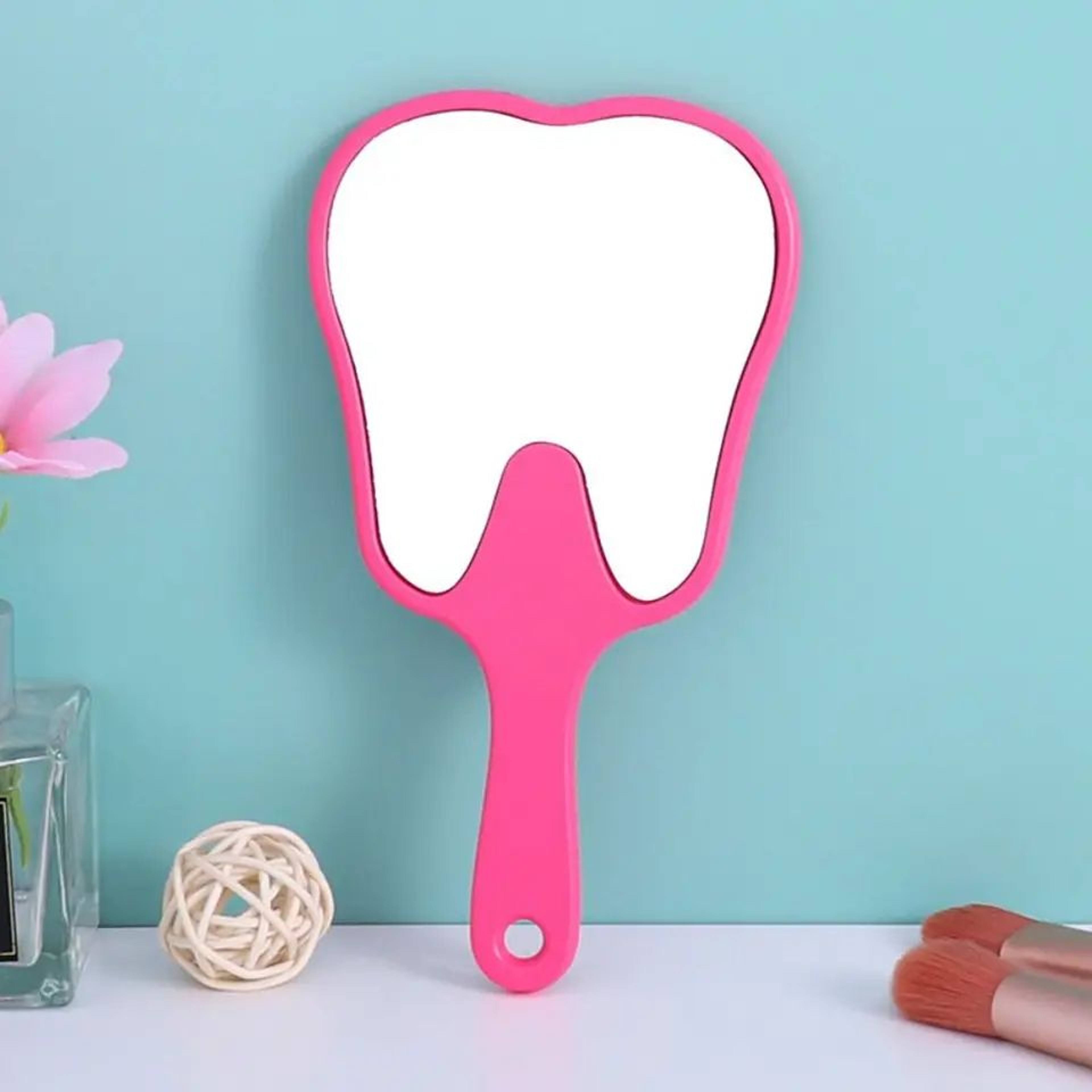 Portable Handheld High Definition Cosmetic Mirror With Hanging Handle 3
