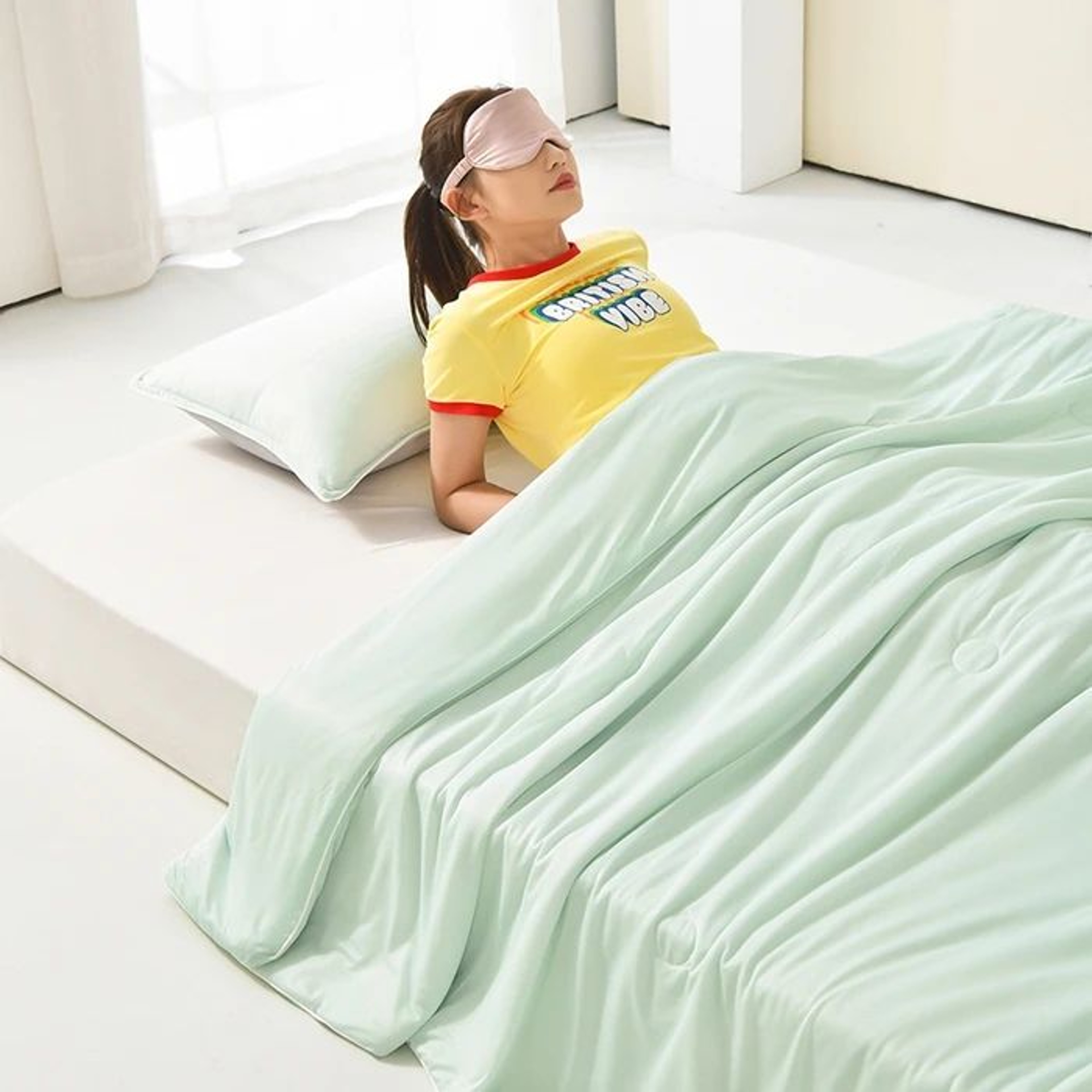 Ice Silk Lightweight Summer Cooling Comforter Blanket 7