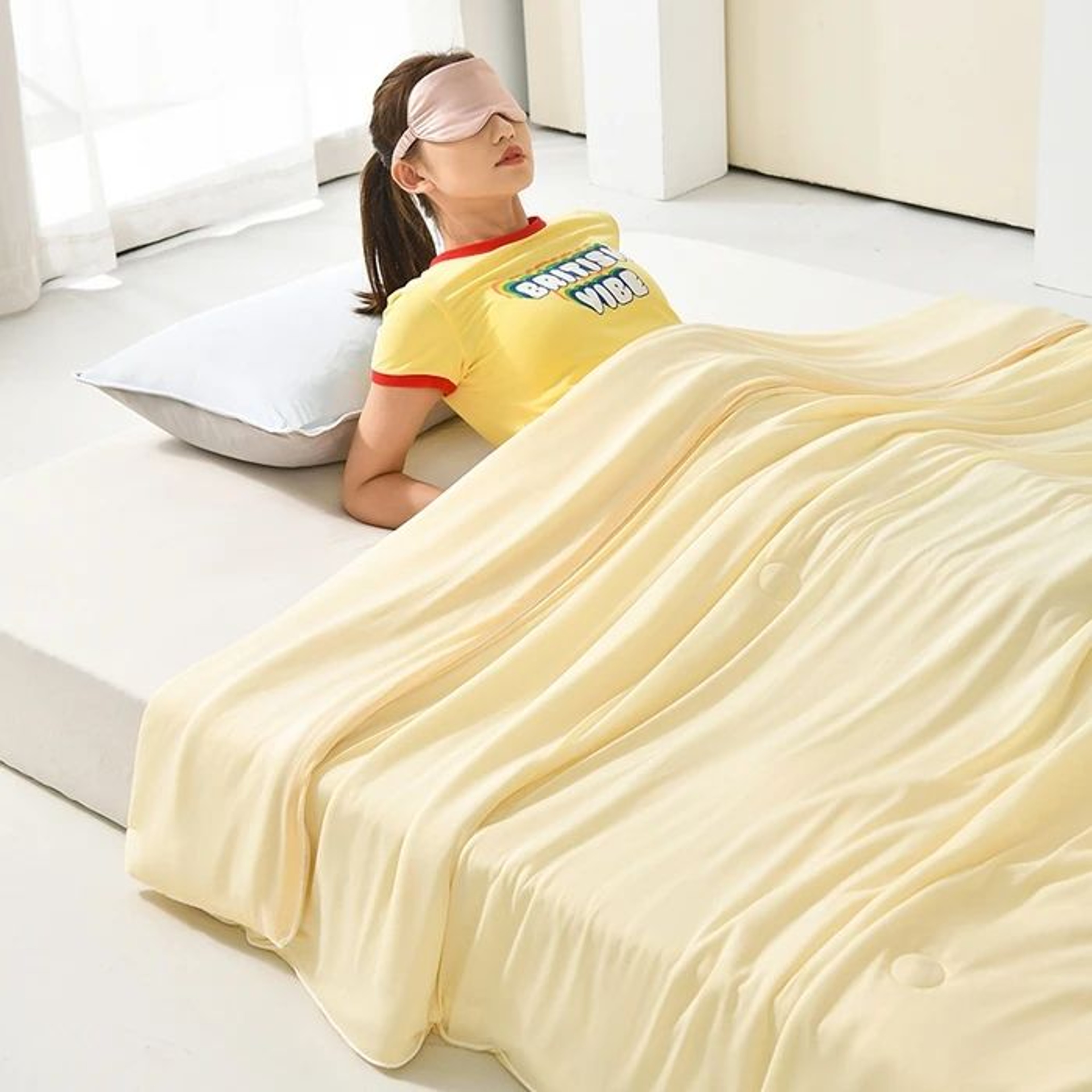Ice Silk Lightweight Summer Cooling Comforter Blanket 8