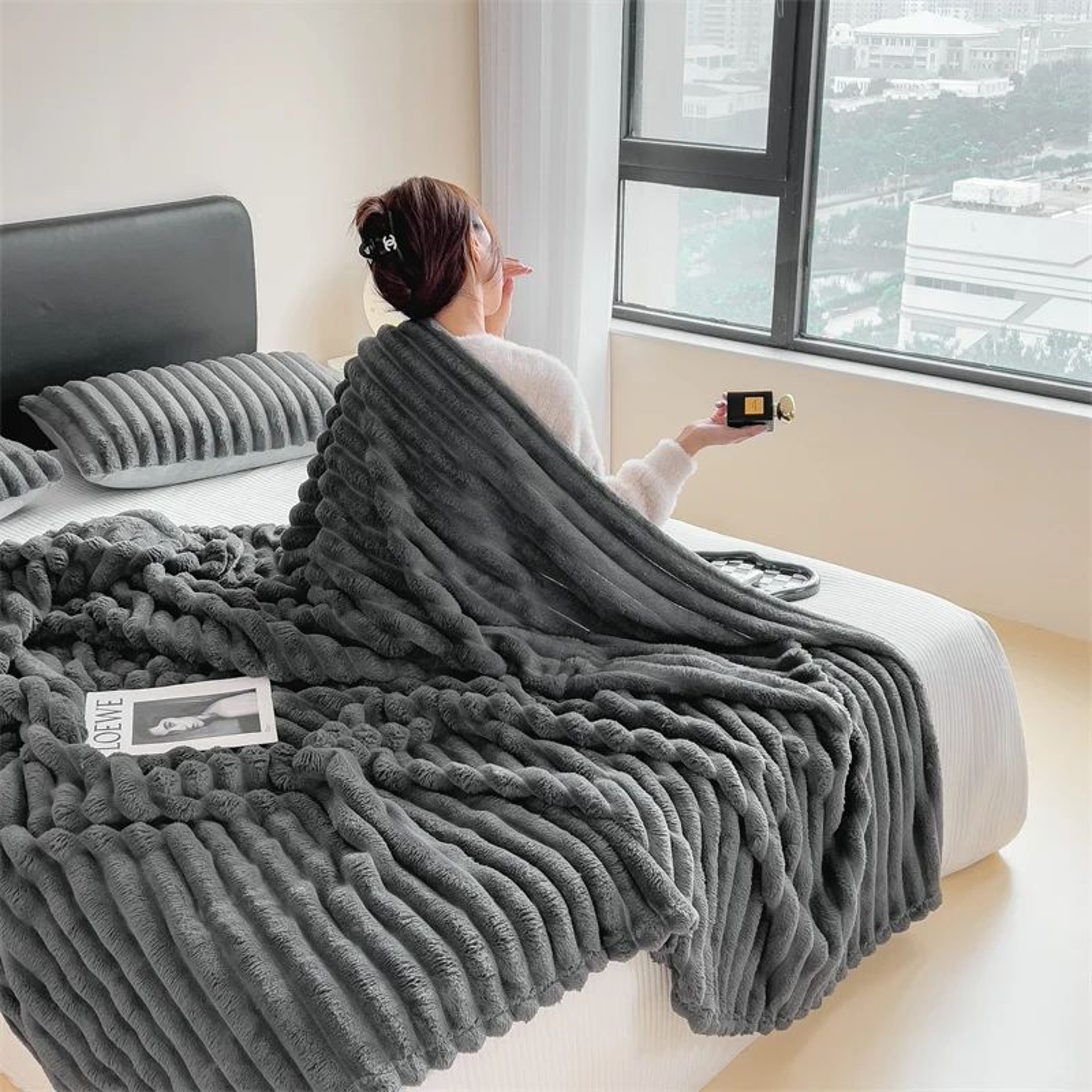 Soft Plush Carved Thick Warm Winter Throw Blanket 4