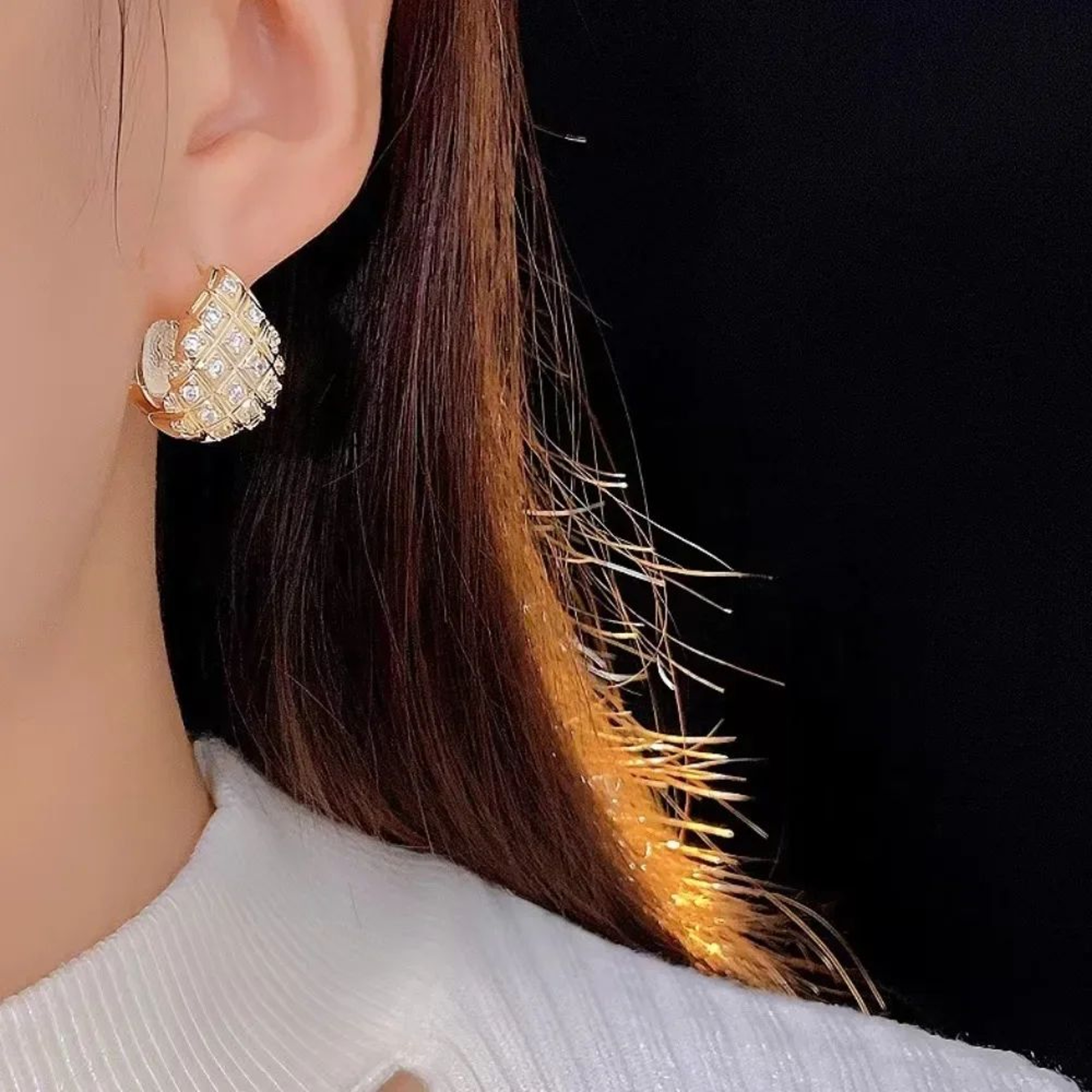 French Retro Gold Color Water Drop Earrings With Cross Stripe Design 3