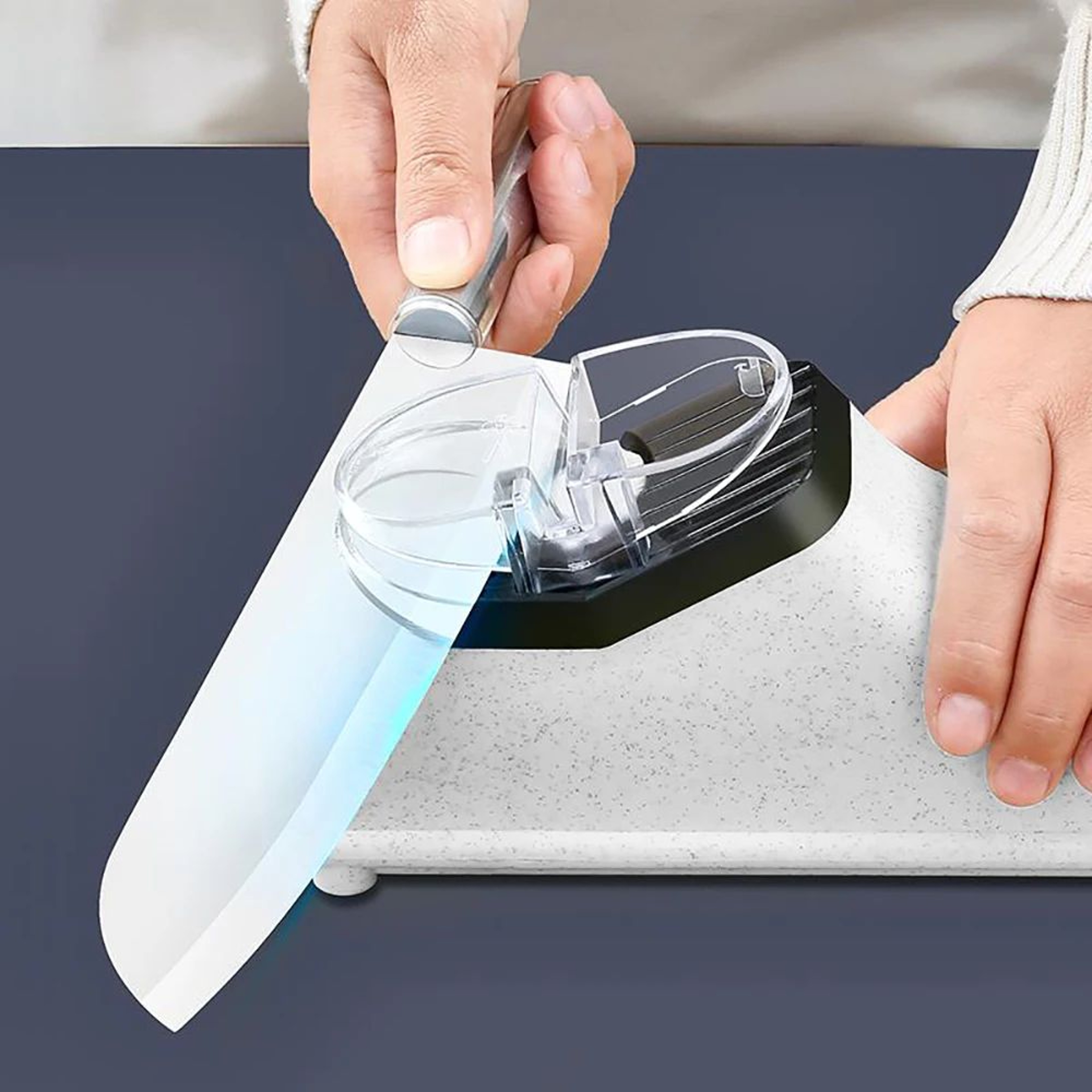 USB Electric Knife And Scissor Sharpener With Medium And Fine Grinding 3