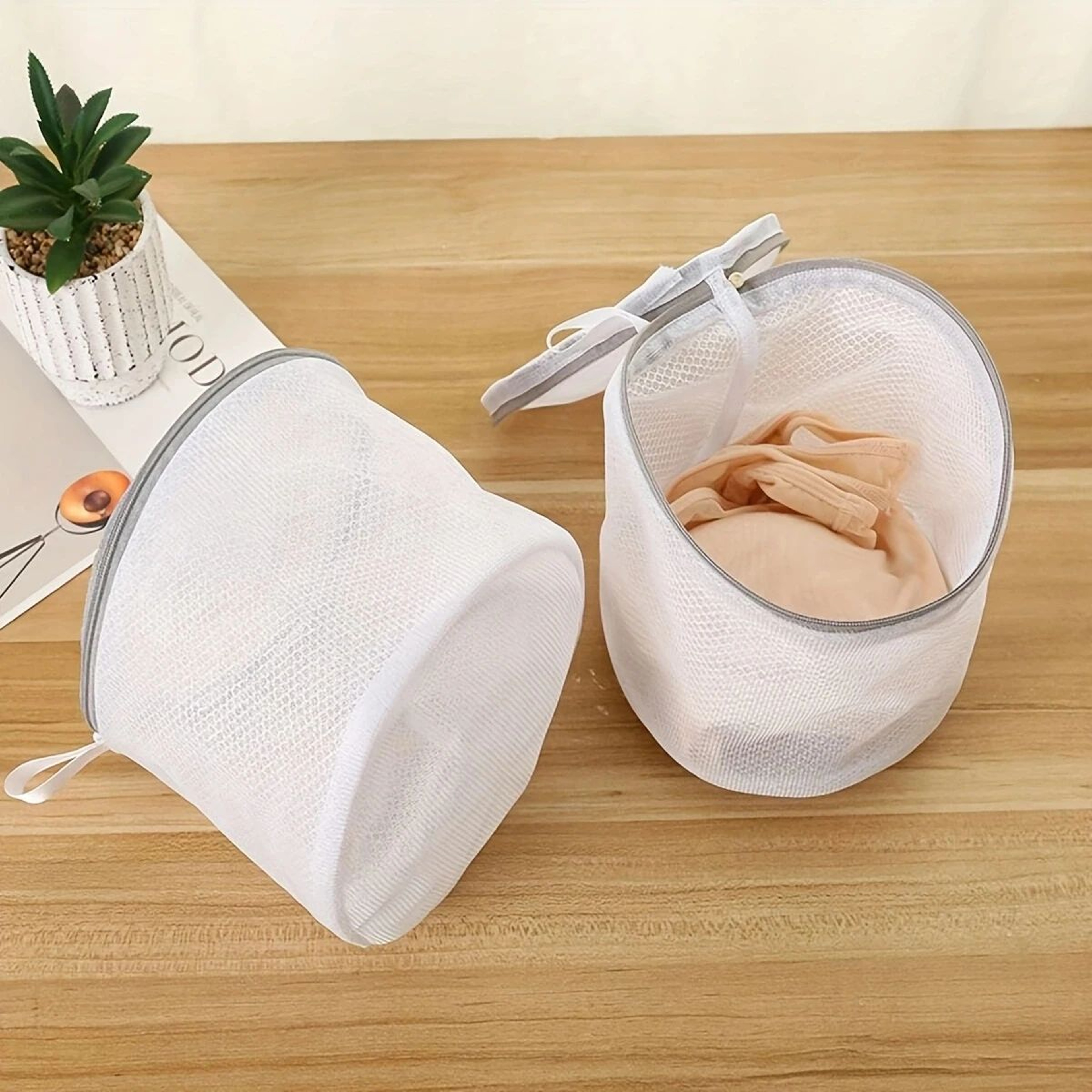 Zippered Mesh Laundry Bag For Bras Lingerie And Delicate Clothing 3