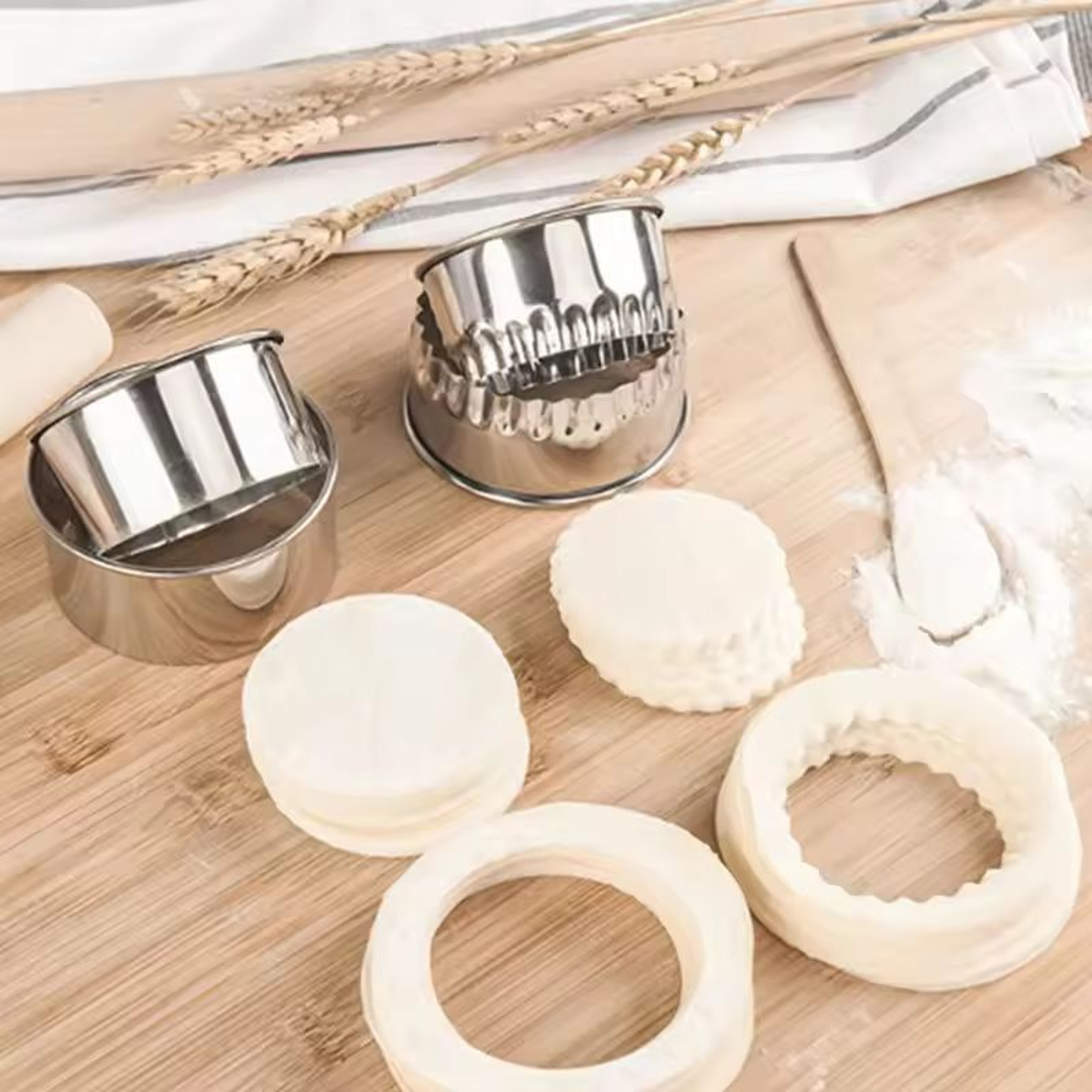 Premium 3Piece Stainless Steel Round Dough  Cookie Cutter Set 3