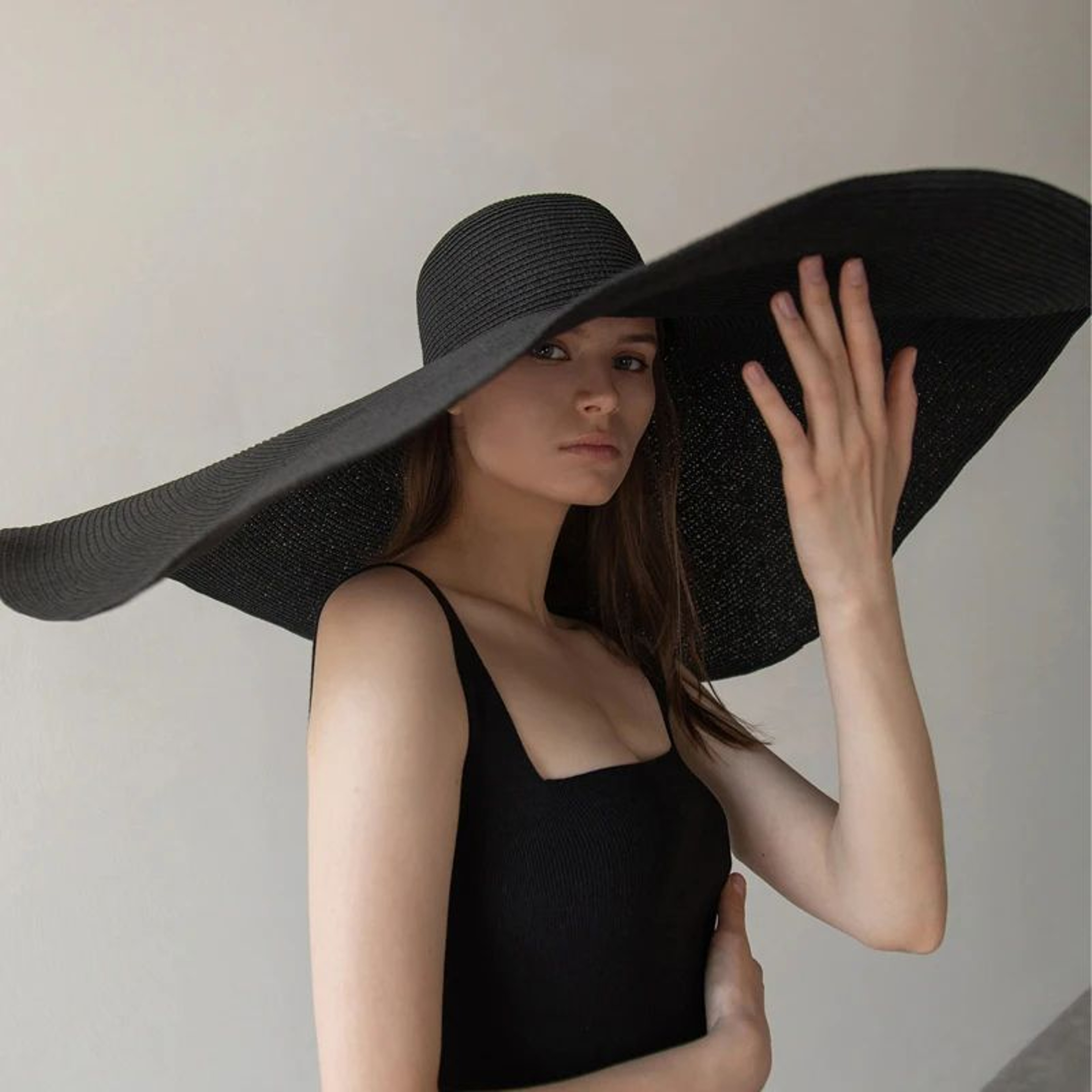 Oversized 70cm Wide Brim Beach Sun Hat  Foldable UV Protection Straw Hat For Women 0