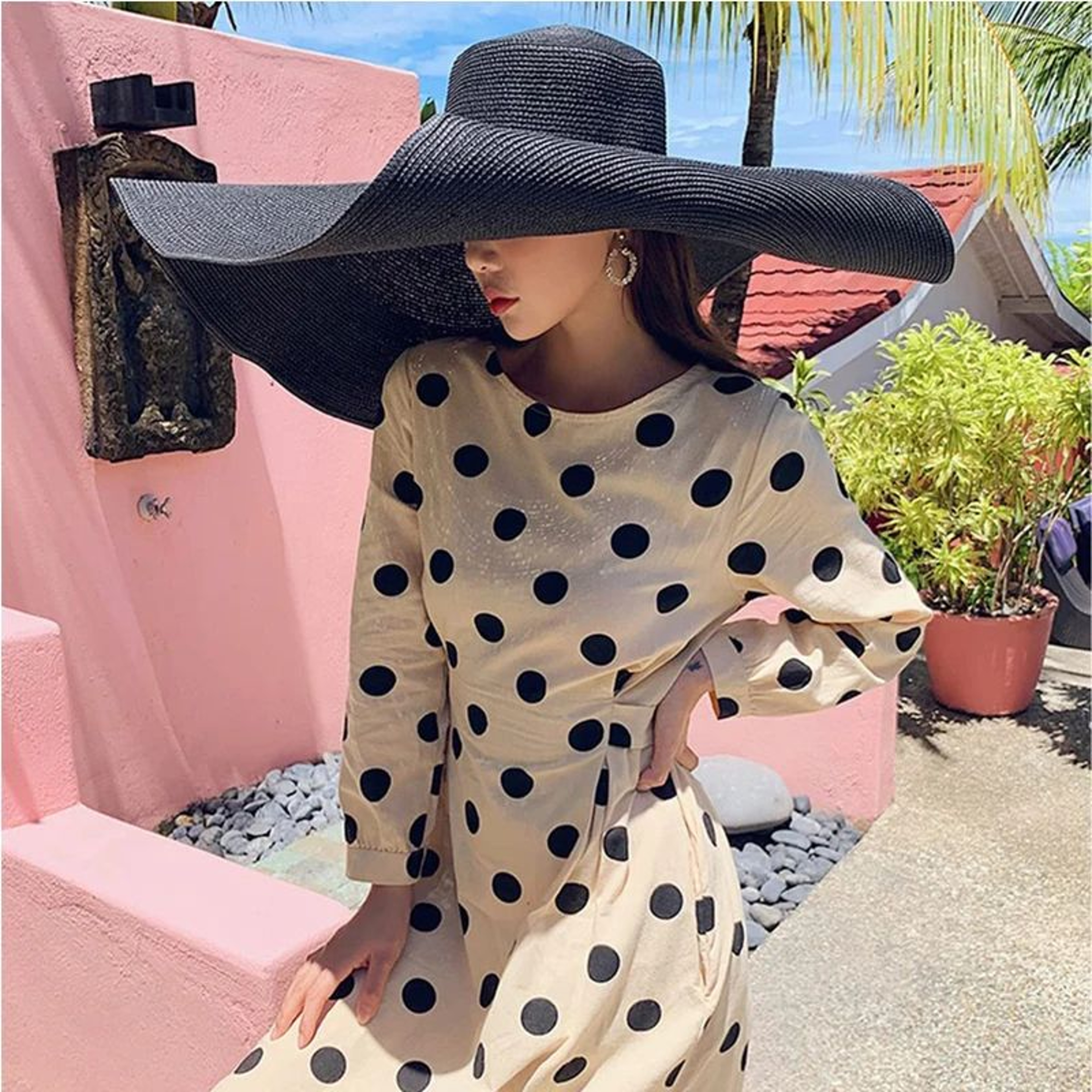 Oversized 70cm Wide Brim Beach Sun Hat  Foldable UV Protection Straw Hat For Women 3