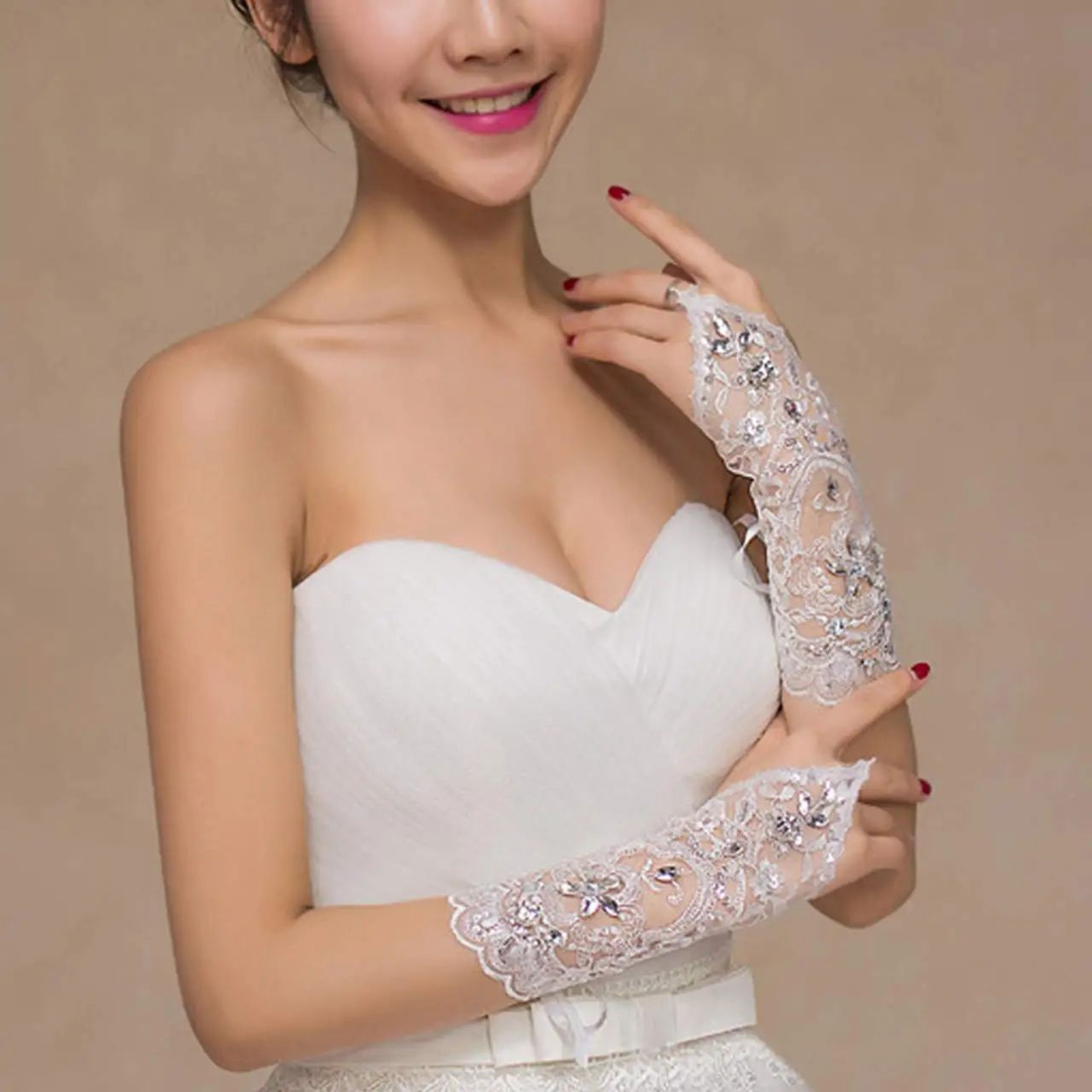 Elegant Crystal Sequin Bridal Fingerless Lace Gloves For Weddings 4