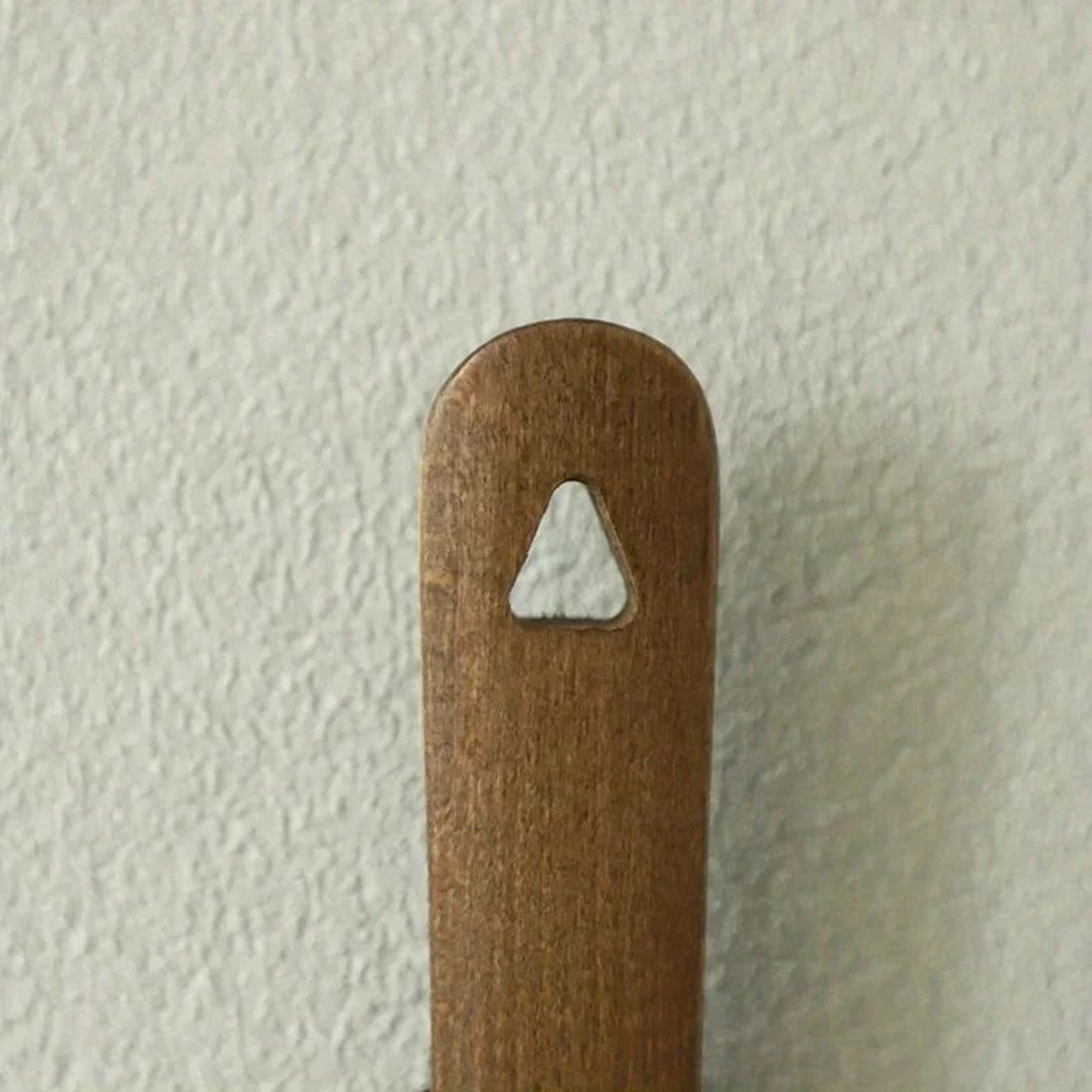 Magnetic Beech Wood Long Handle Shoe Horn With Wall Base 2