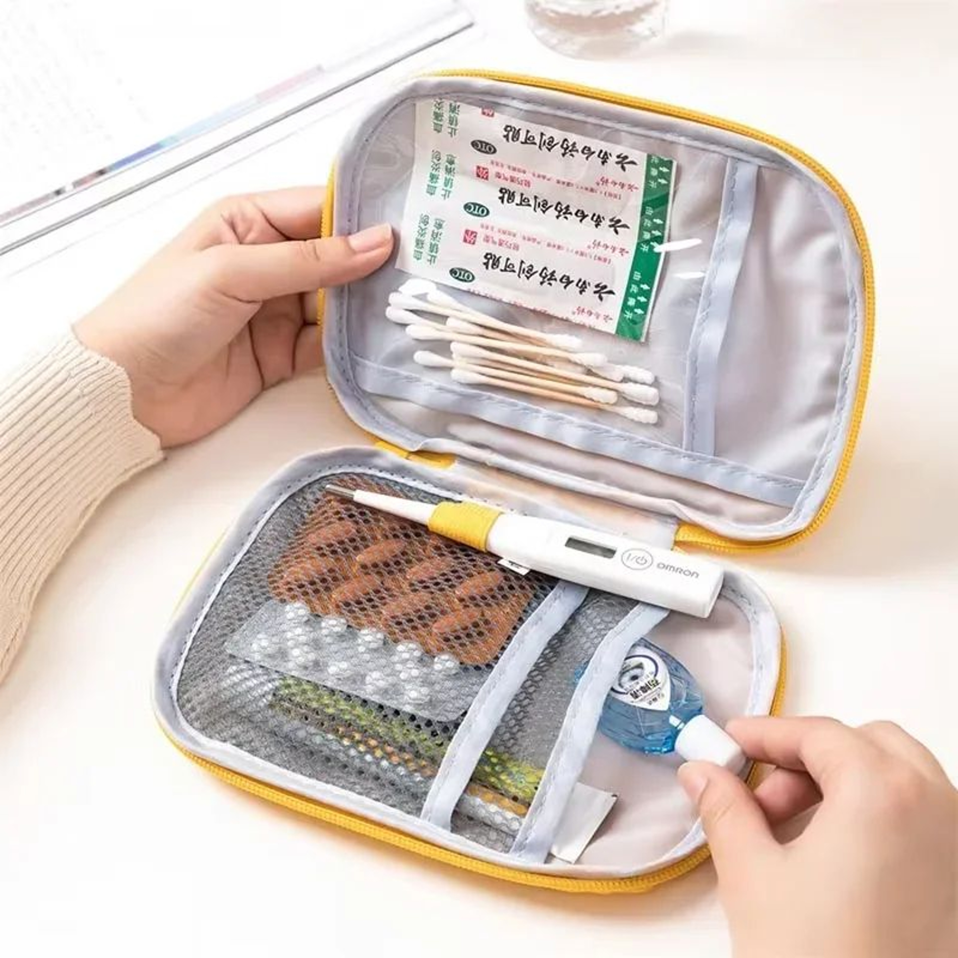 Portable Travel Medicine Organizer First Aid Pouch 2