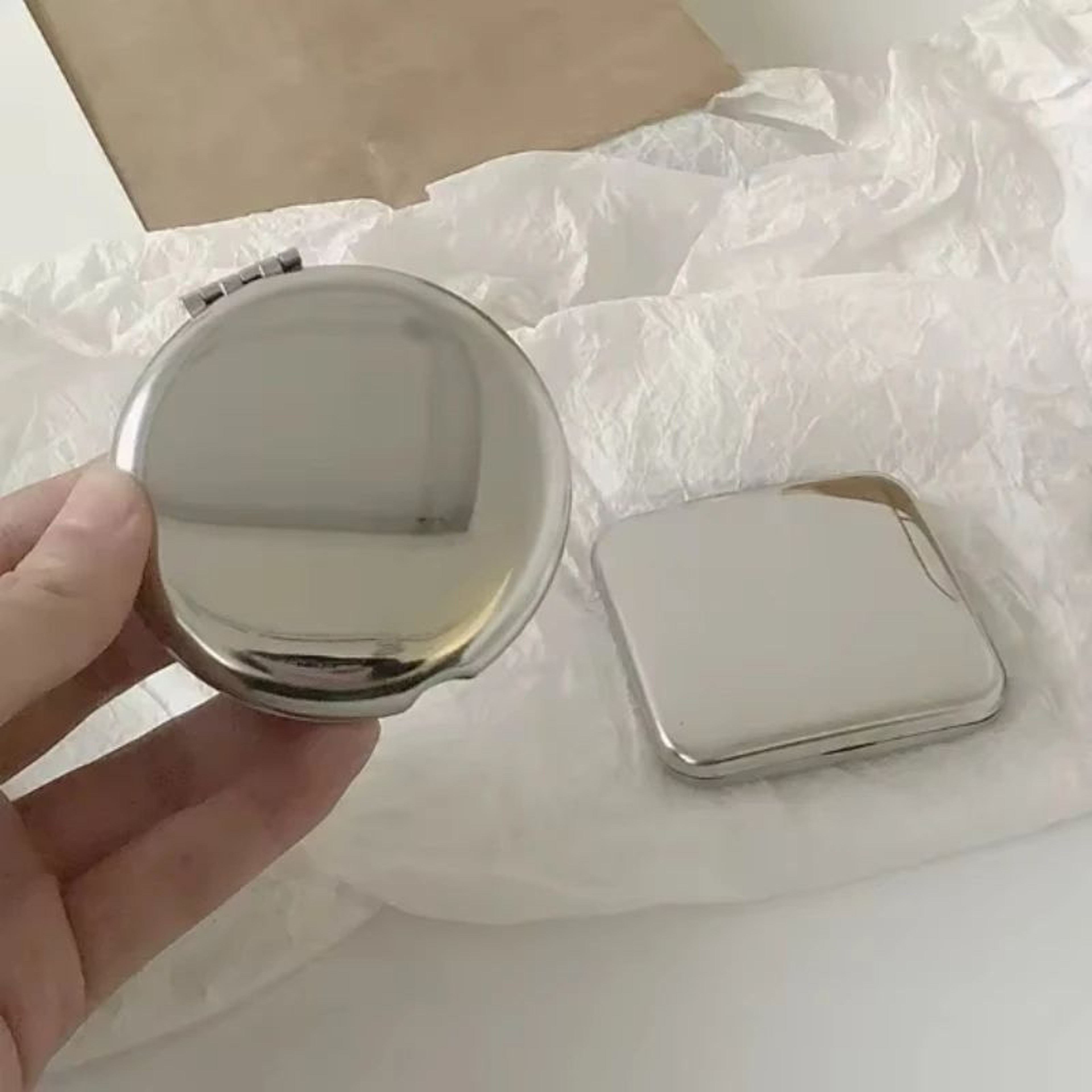 DoubleSided Metal Compact Mirror Portable Folding Makeup Mirror For Travel And Purse 4