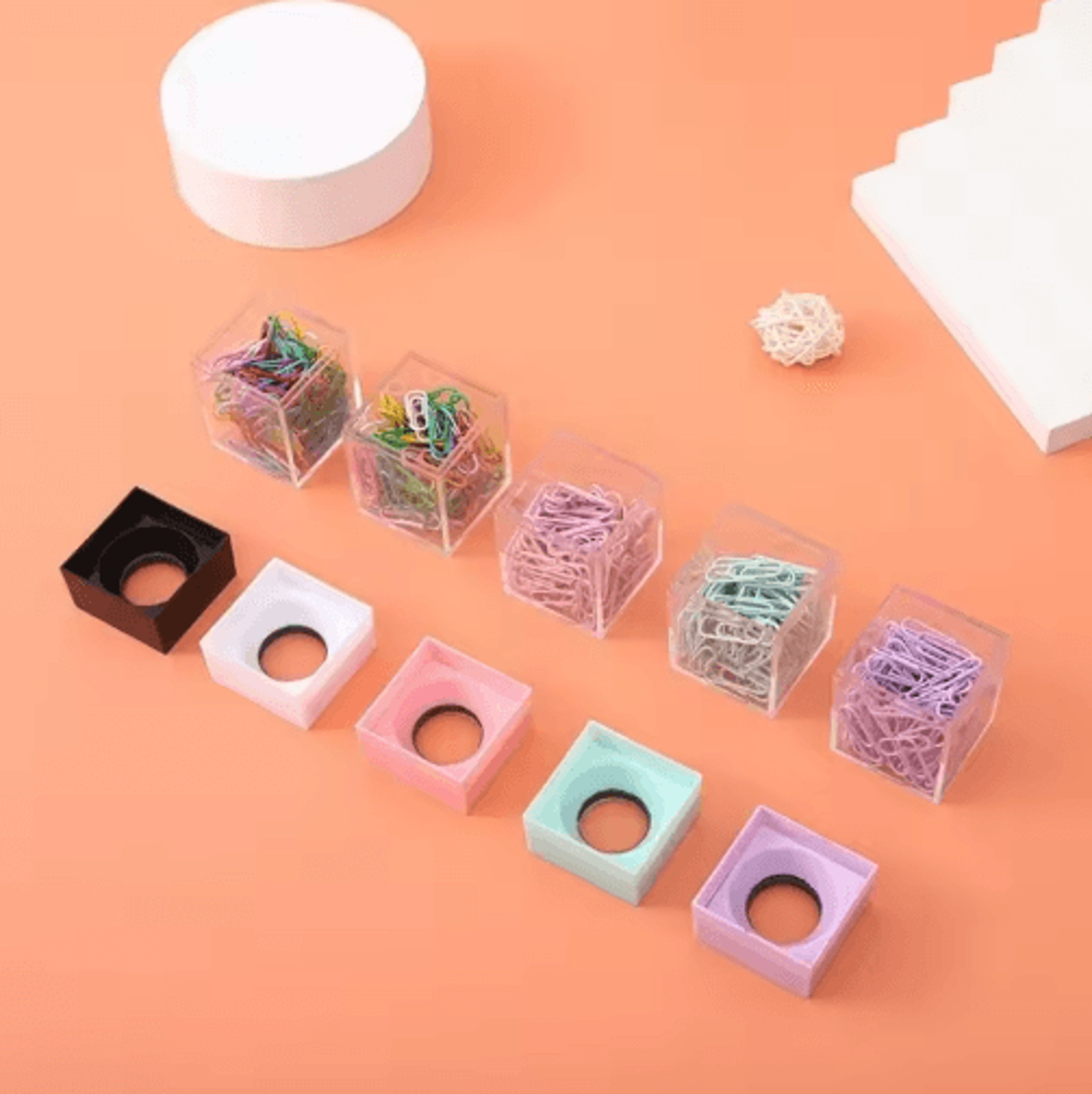 Cute Magnetic Paper Clip Holder Desk Organizer With Clips 7