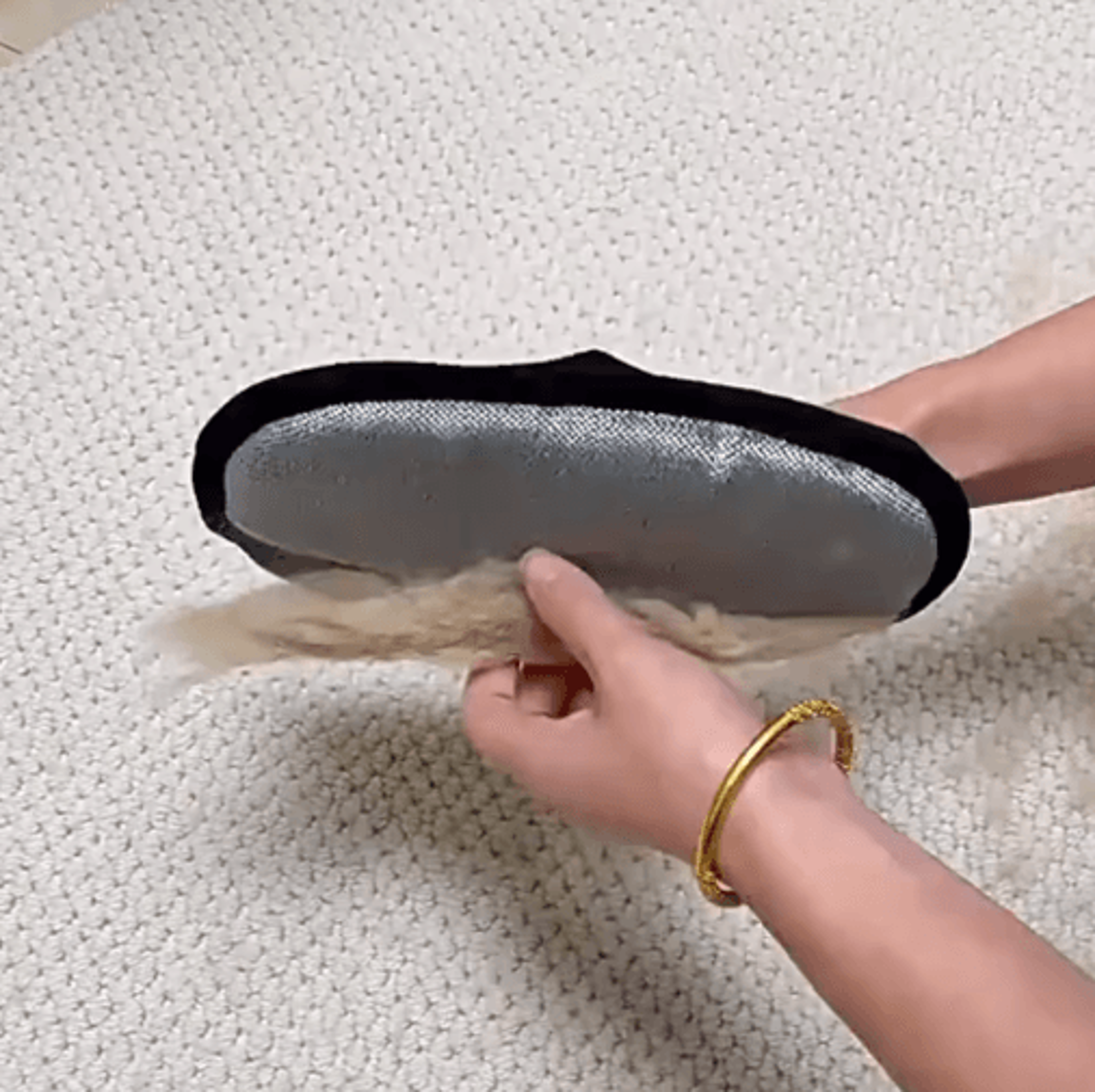 Pet Grooming  Deshedding Glove For Dogs And Cats 7