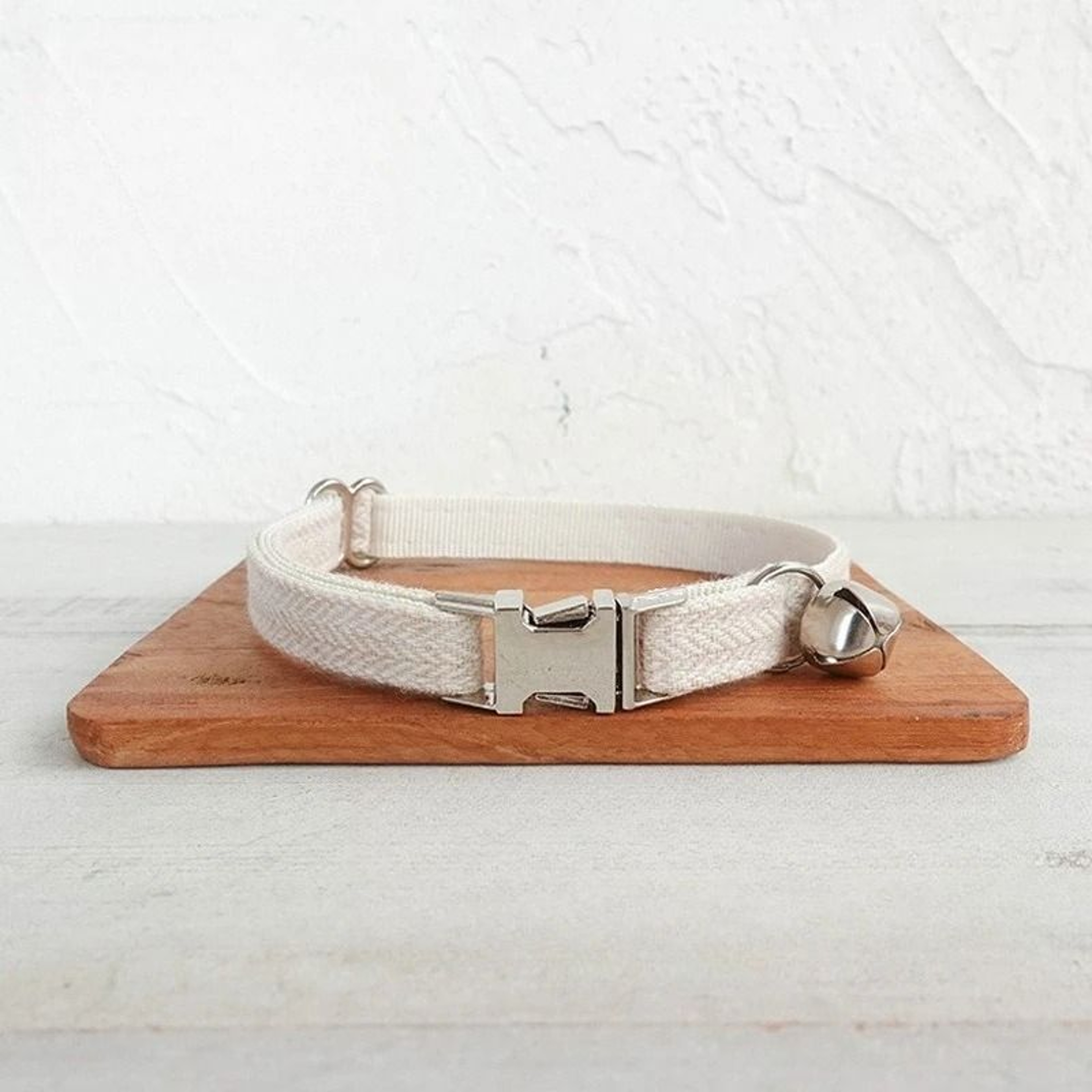 Personalized Bow Tie Pet Collar With Engraved Name Tag For Cats And Dogs 3