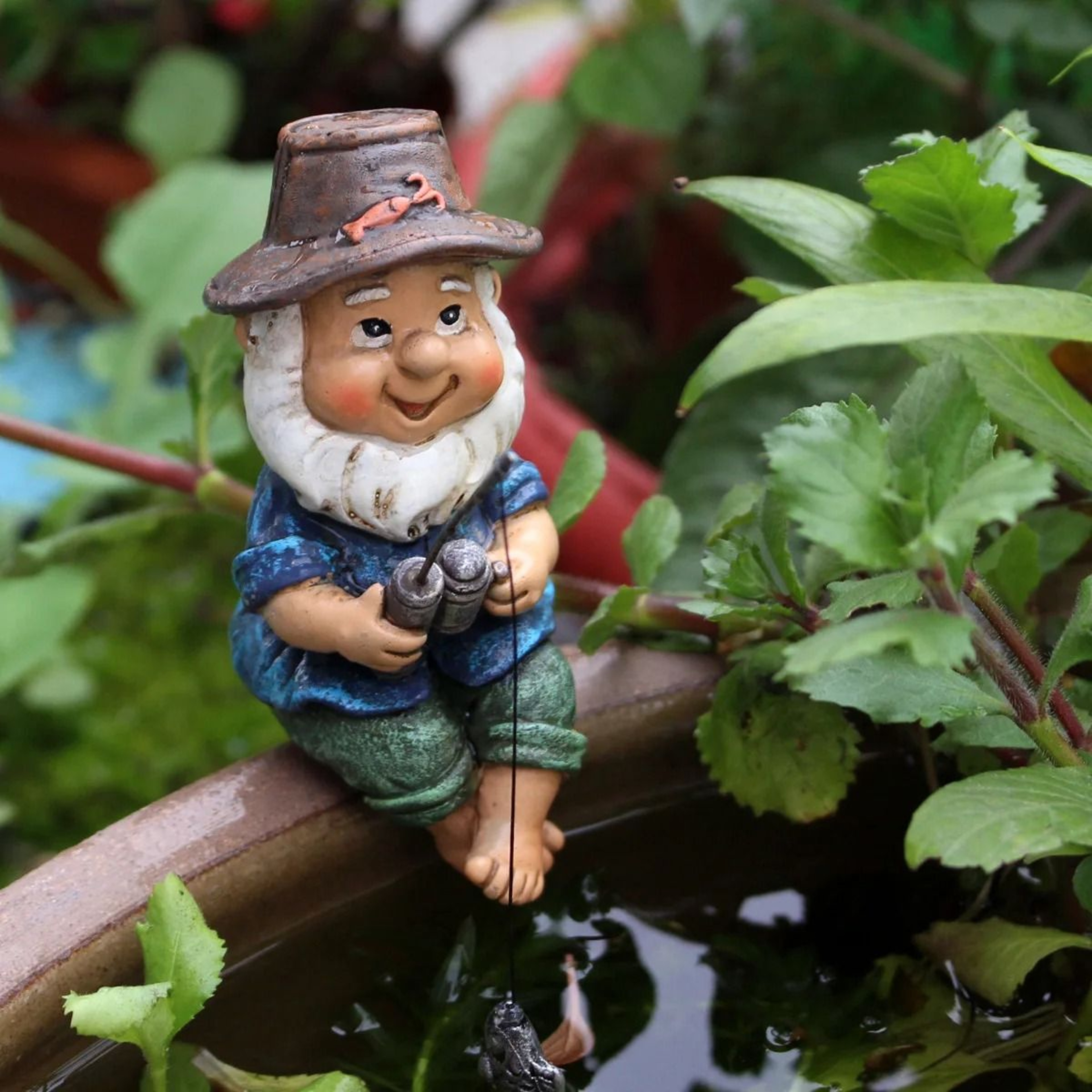 Cute Fishing Gnome Resin Garden Statue For Outdoor Yard And Patio Decoration 3