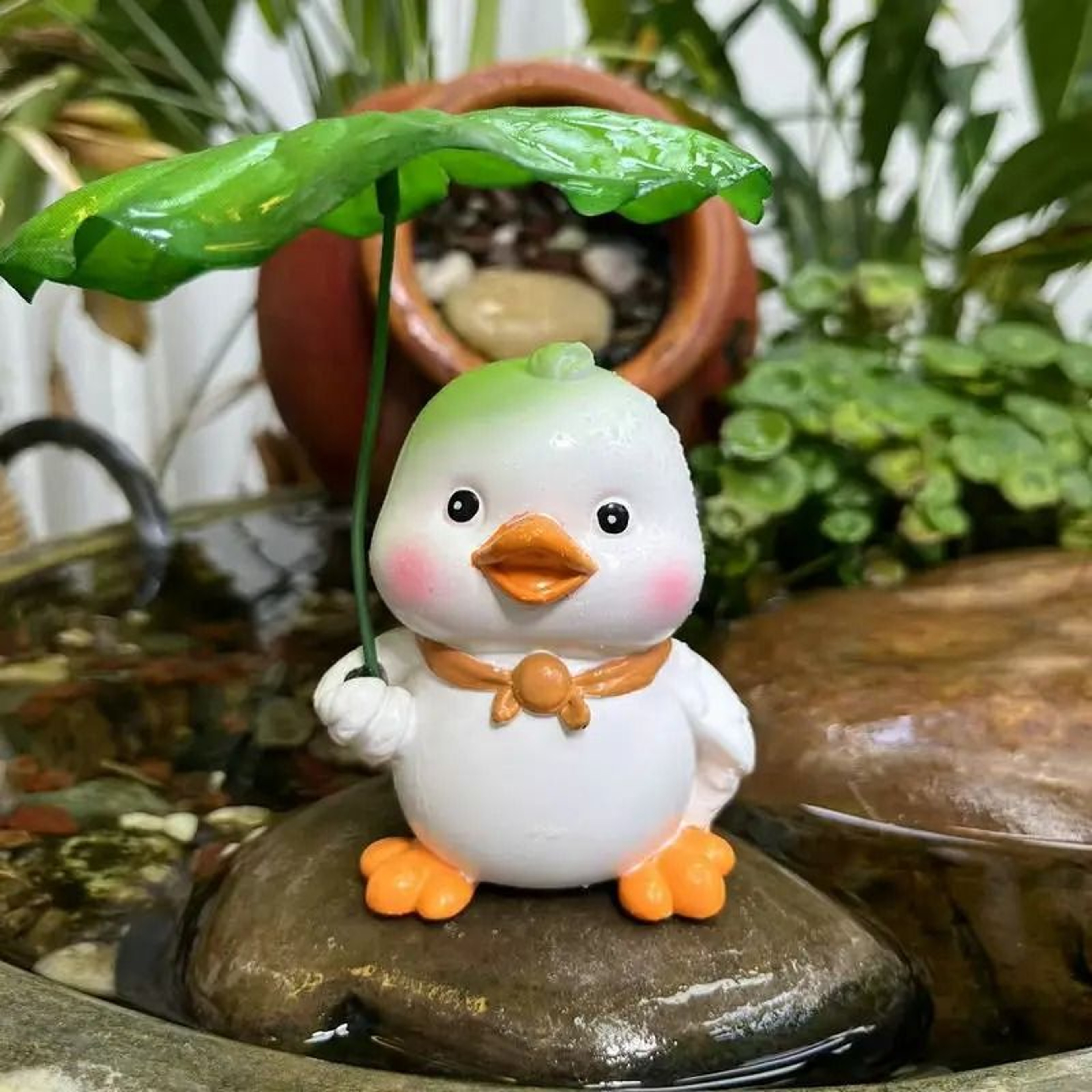 Charming Duck Garden Statue With Leaf Umbrella 1