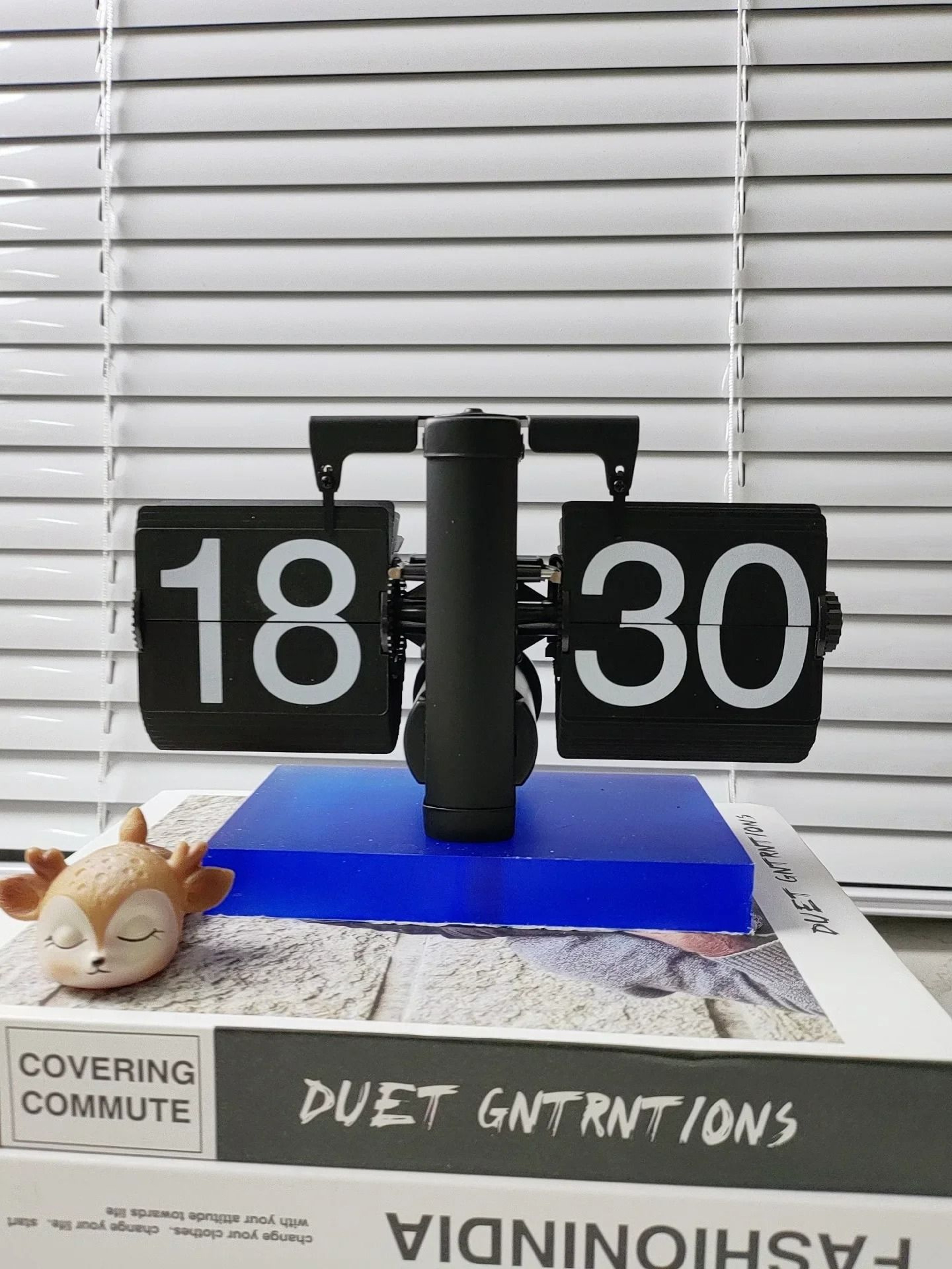 Retro Automatic Flip Desk Clock Large Display Battery Powered Table Clock 3