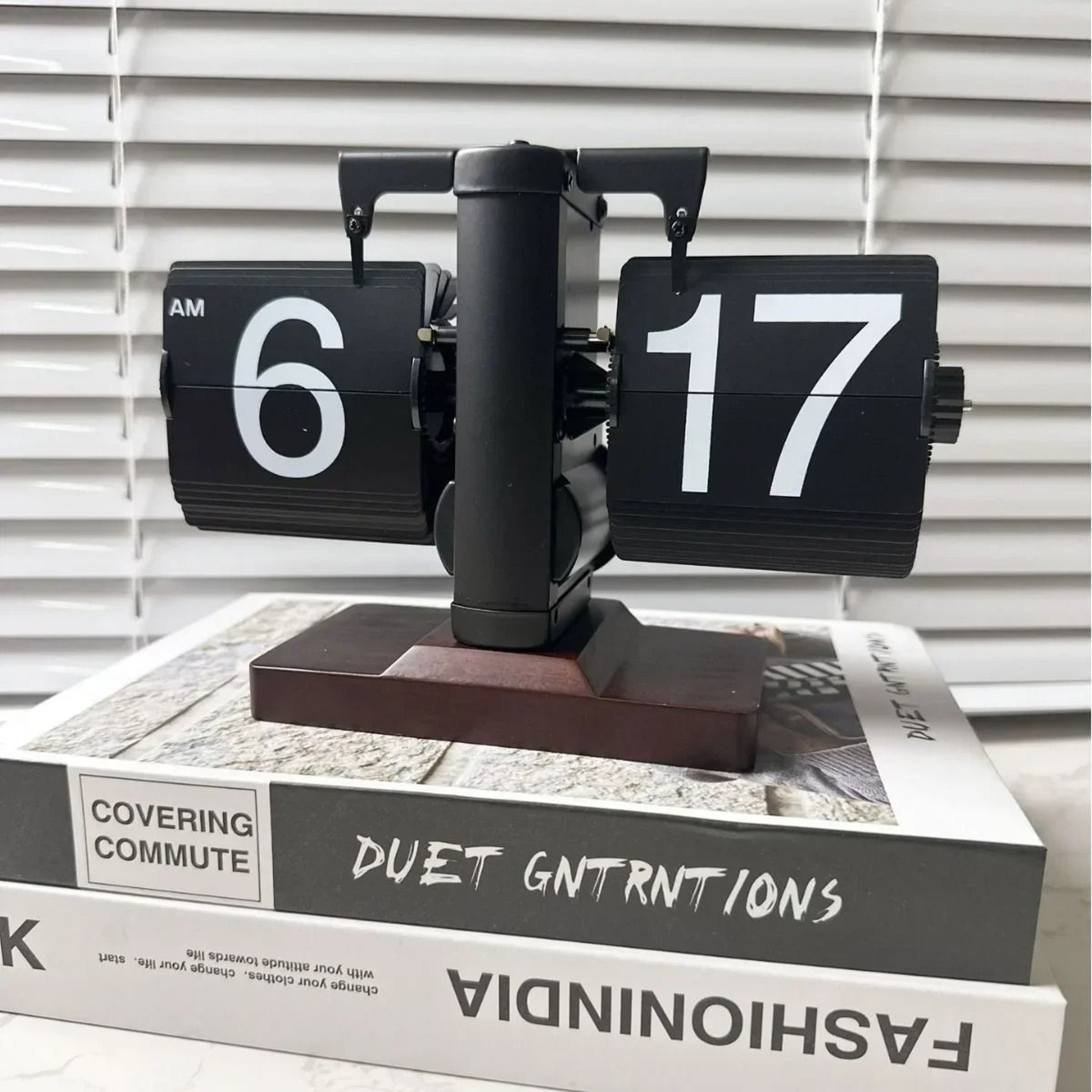 Retro Automatic Flip Desk Clock Large Display Battery Powered Table Clock 4