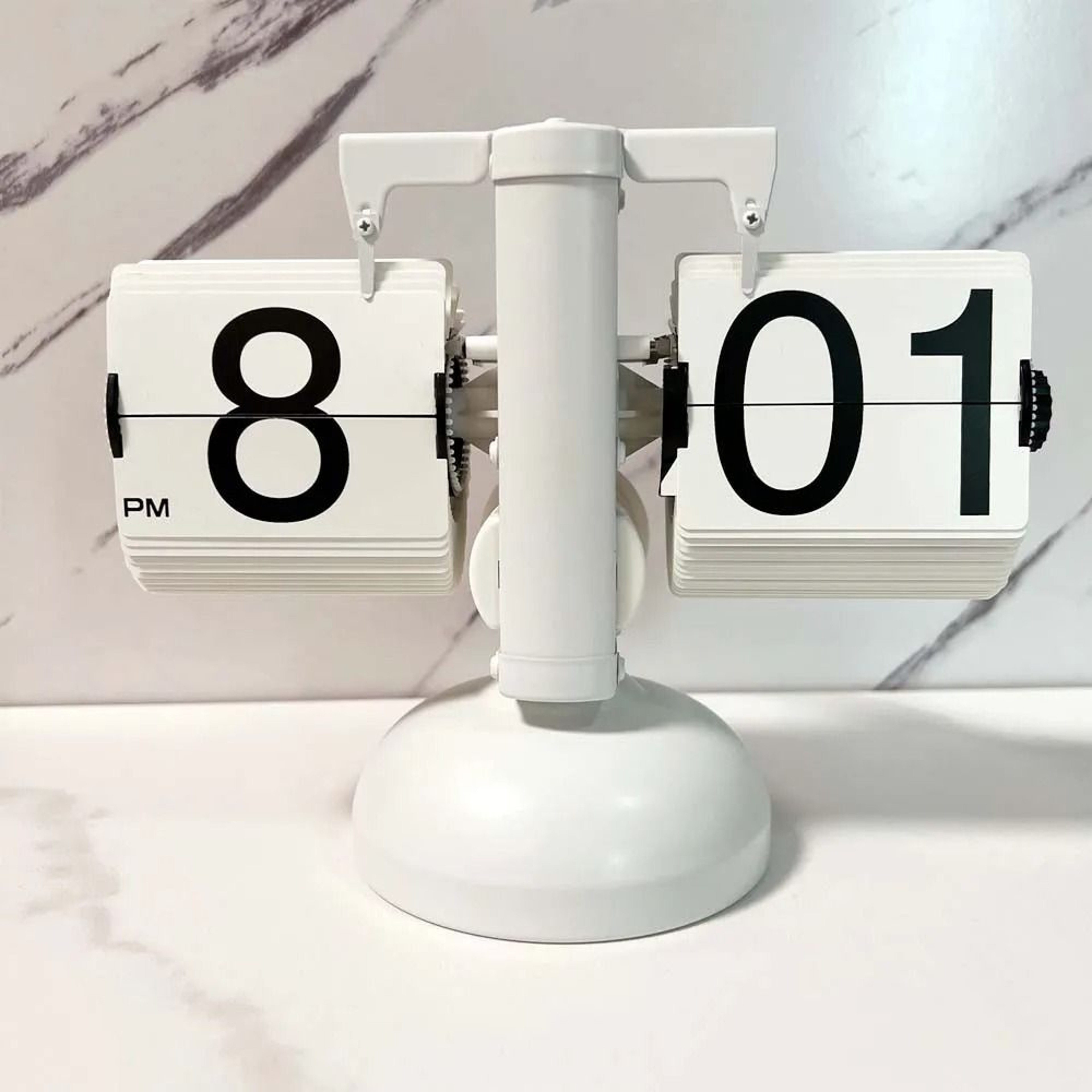 Vintage Automatic Flip Down Desk Clock With Quartz Movement 9