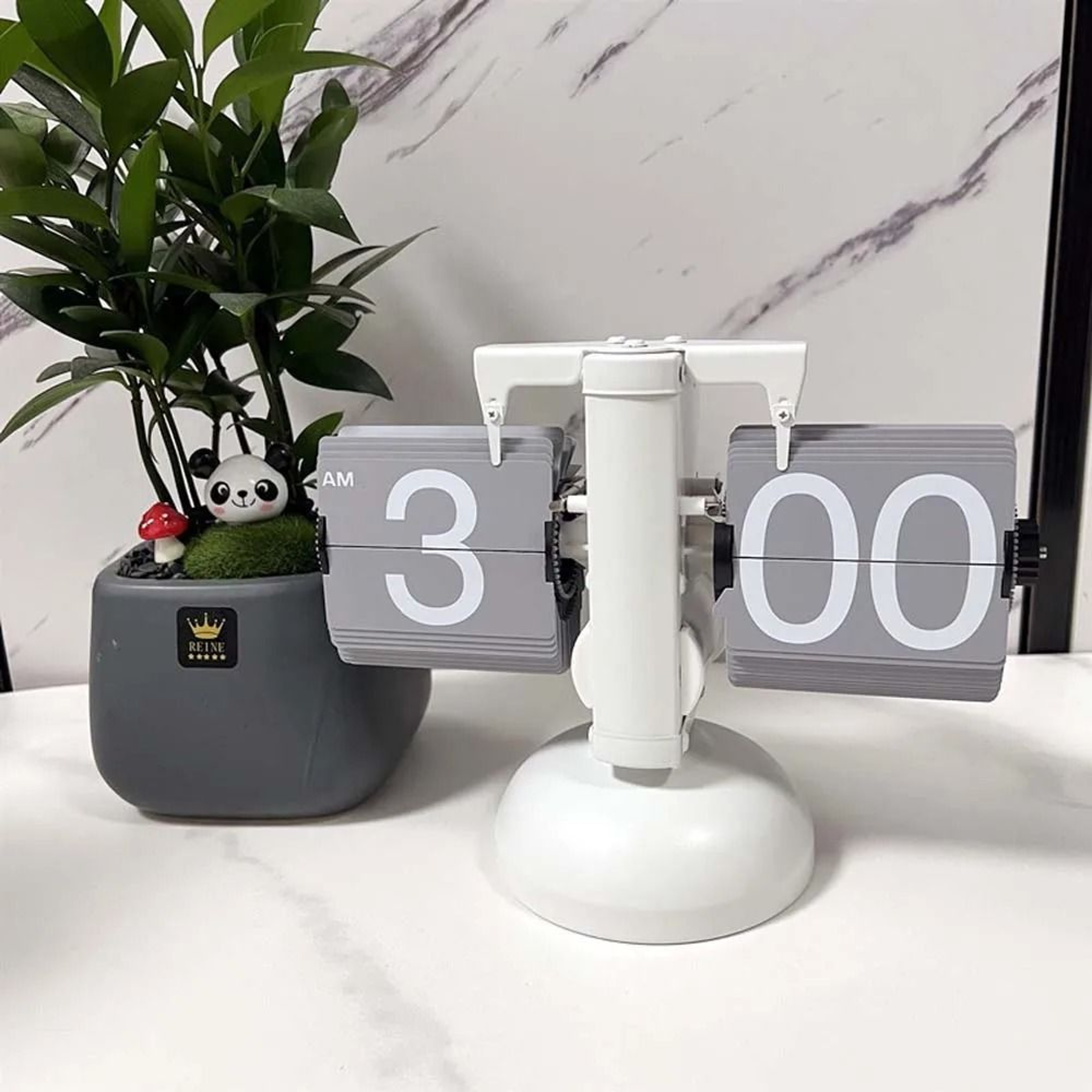 Vintage Automatic Flip Down Desk Clock With Quartz Movement 7