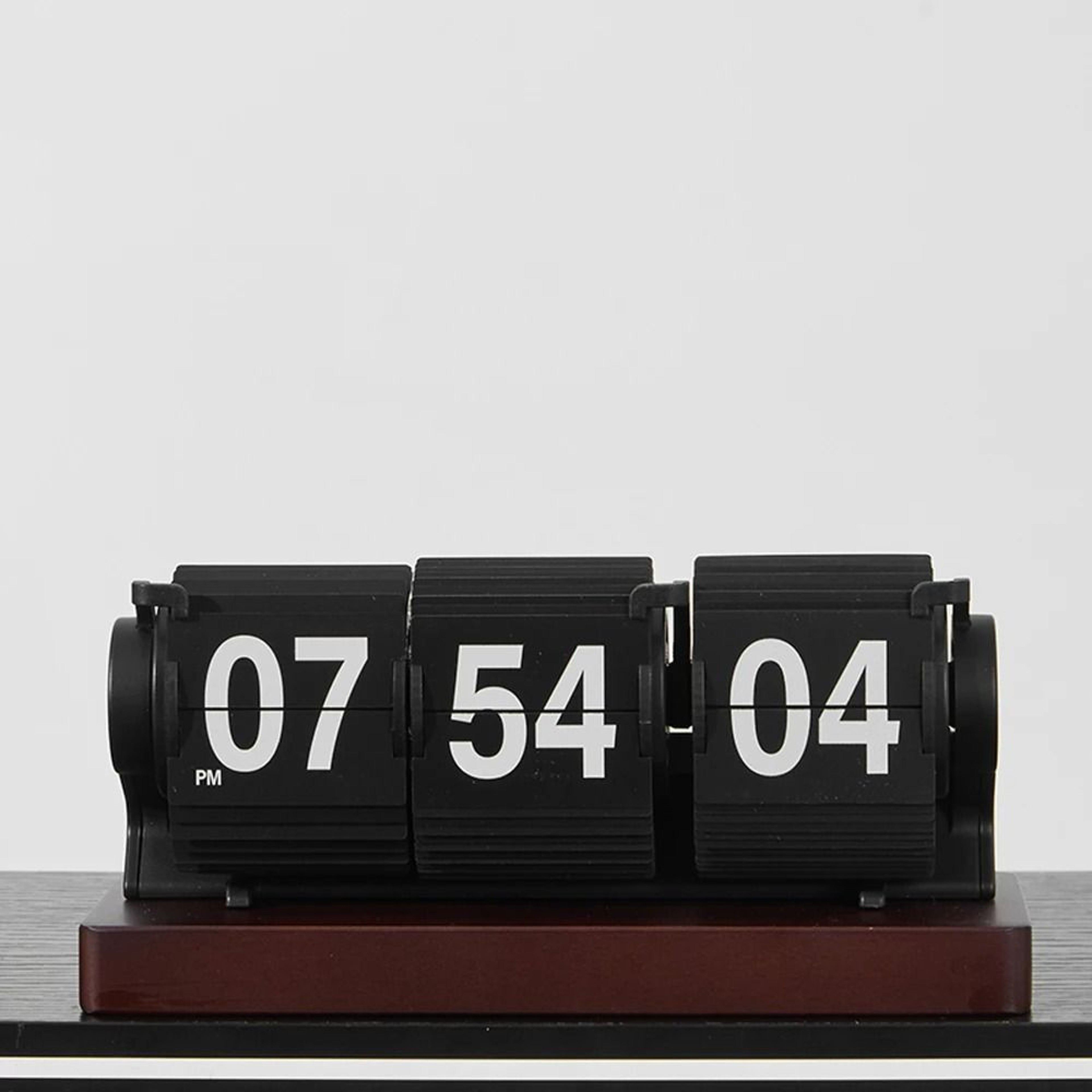 Wooden Flip Clock With Seconds Display Automatic Retro Desk Clock 1