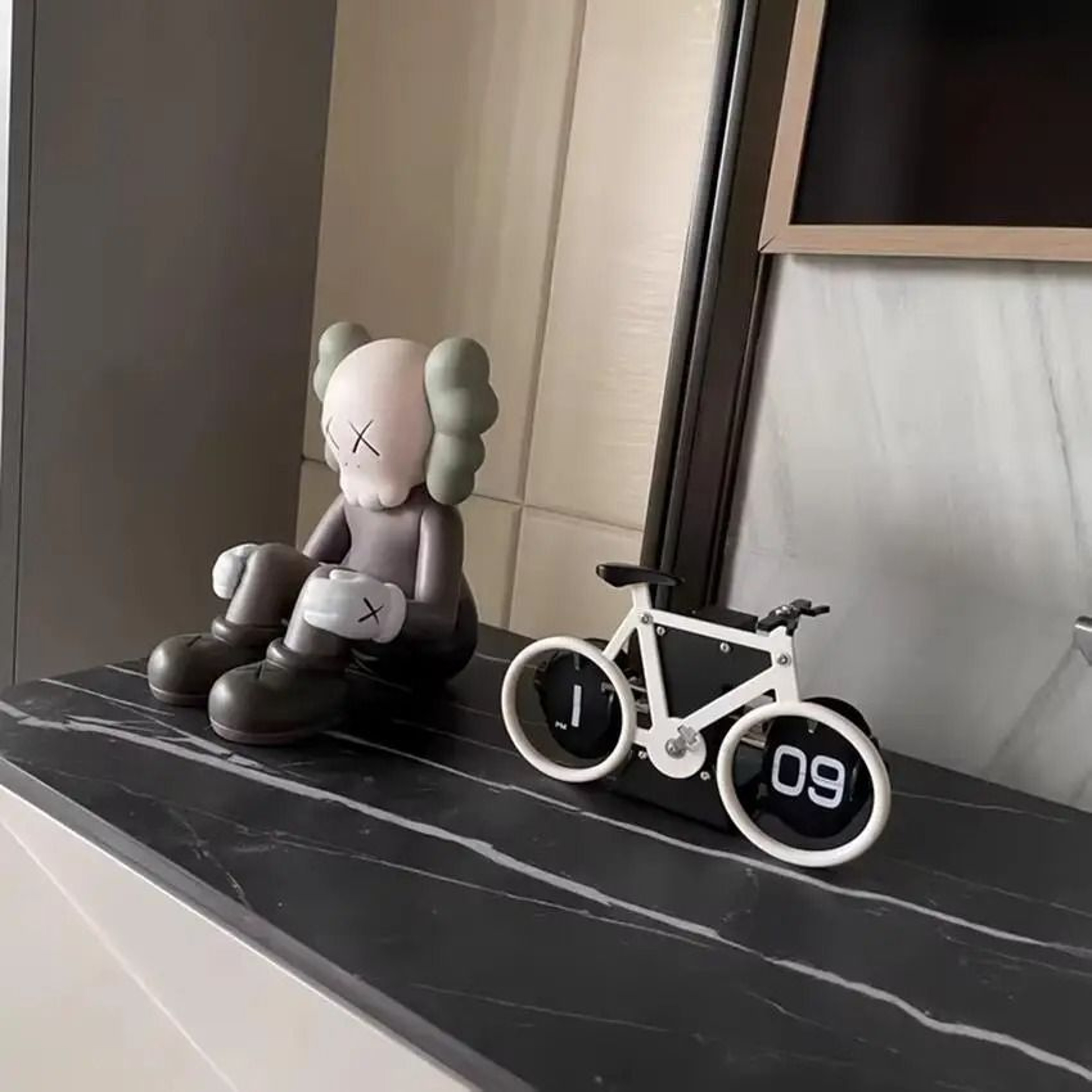 Retro Bicycle Flip Desk Clock With Automatic Page Turning 7