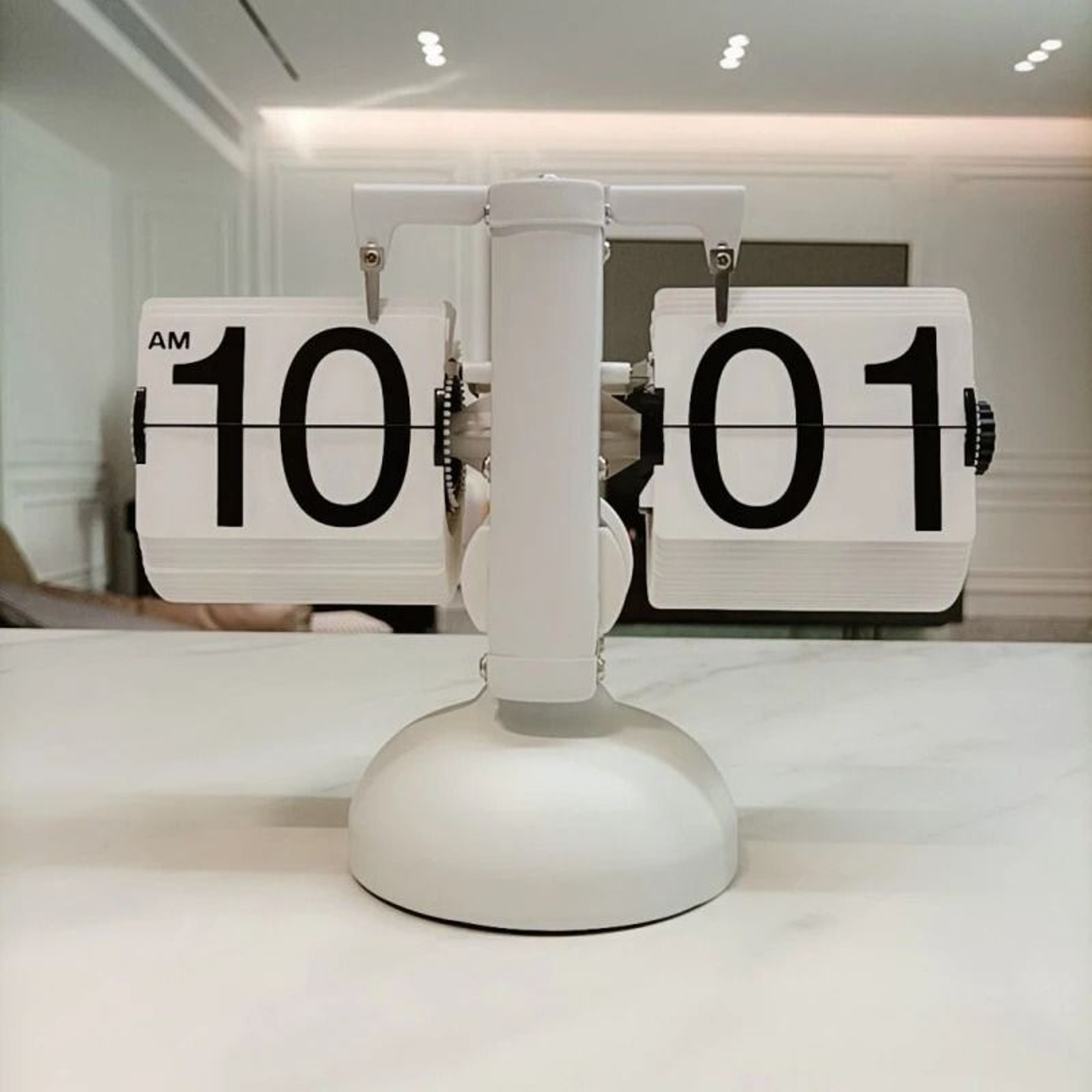 European Retro Automatic Flip Desk Clock With Mechanical Page Turning 2