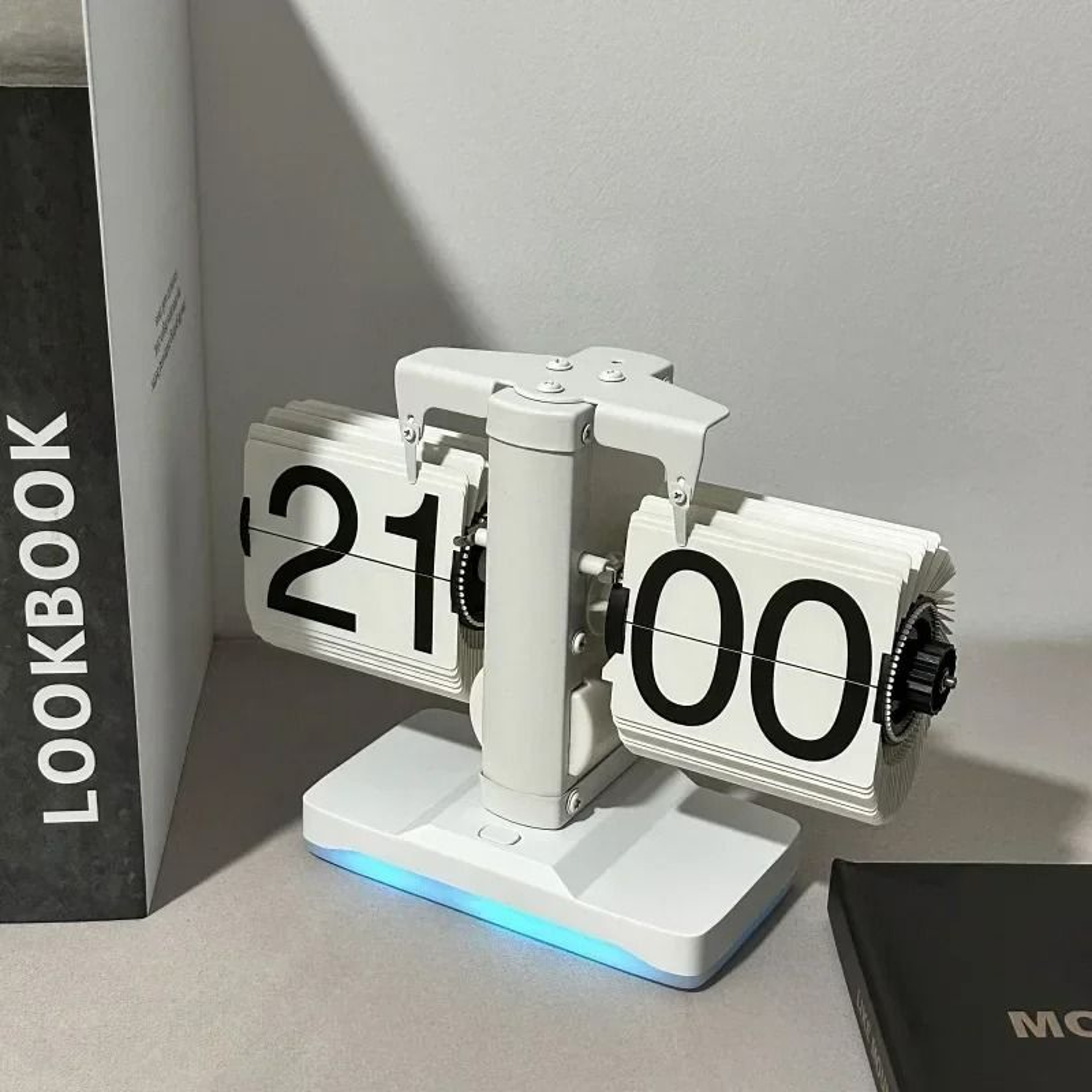 European Retro Automatic Flip Desk Clock With Mechanical Page Turning 6