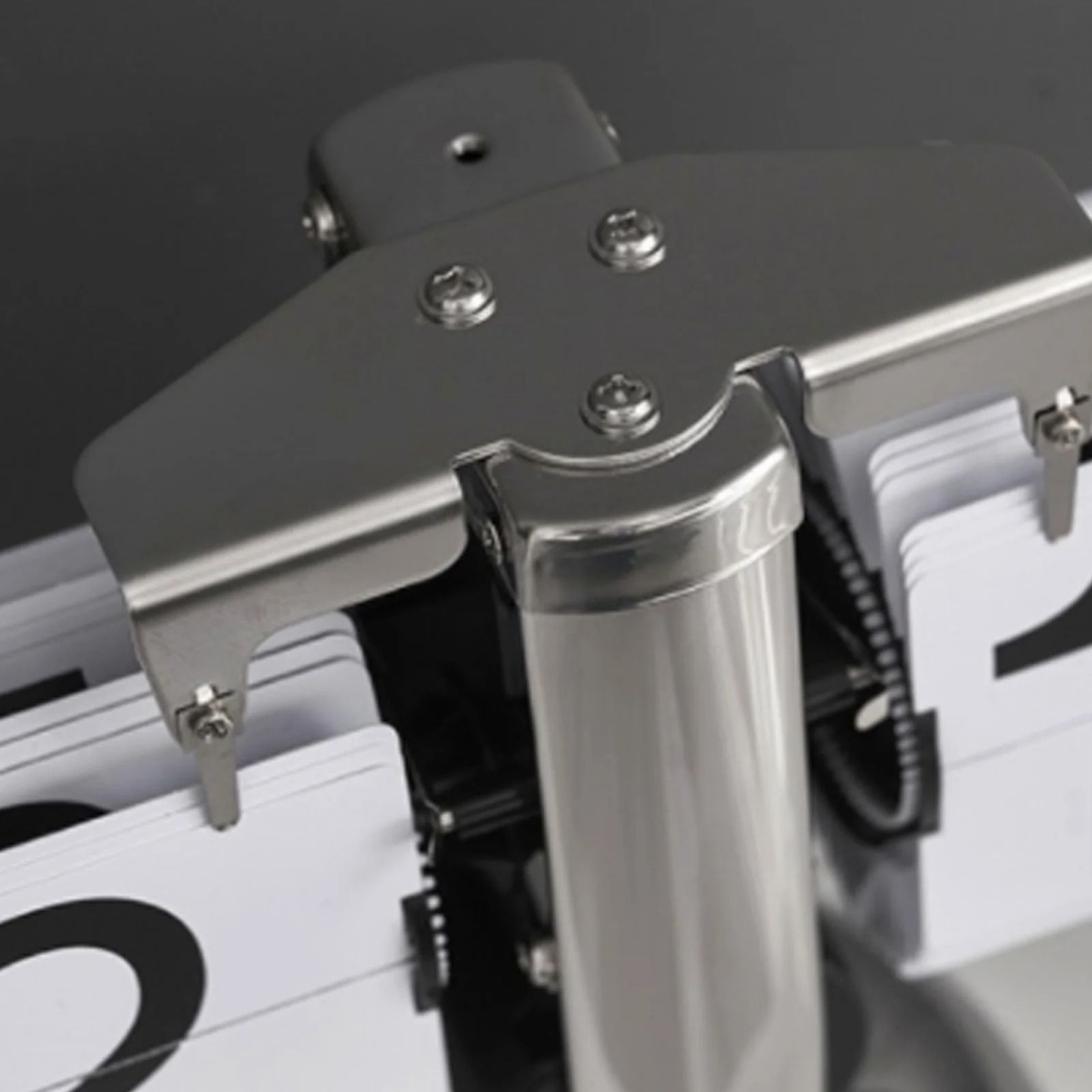Retro Automatic Flip Desk Clock With Minimalist Single Foot Design 3