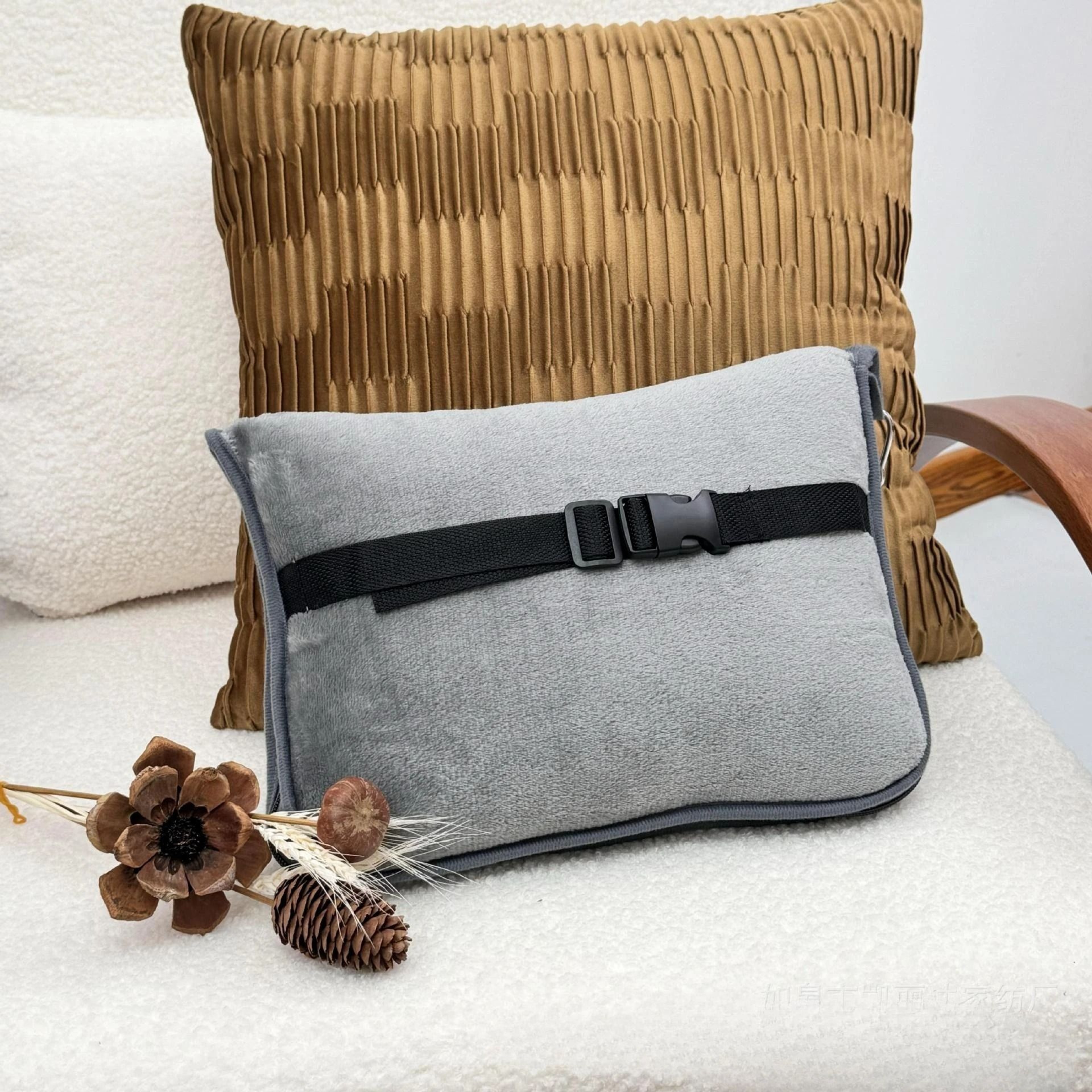 2 In 1 Foldable Travel Blanket Soft Flannel Airplane Blanket 9