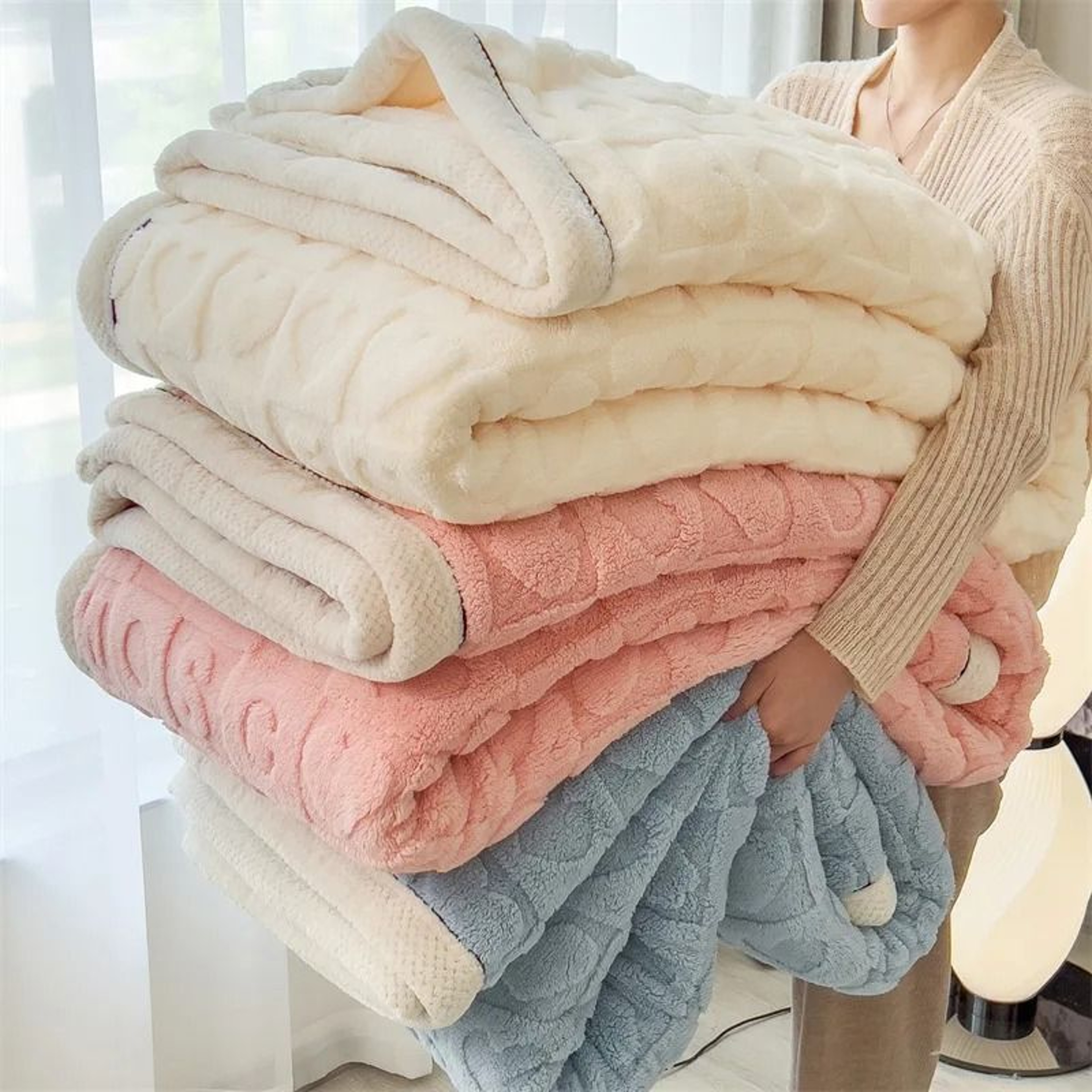 Taffeta Velvet Carved Blanket Thick DoubleSided Plush Throw 9