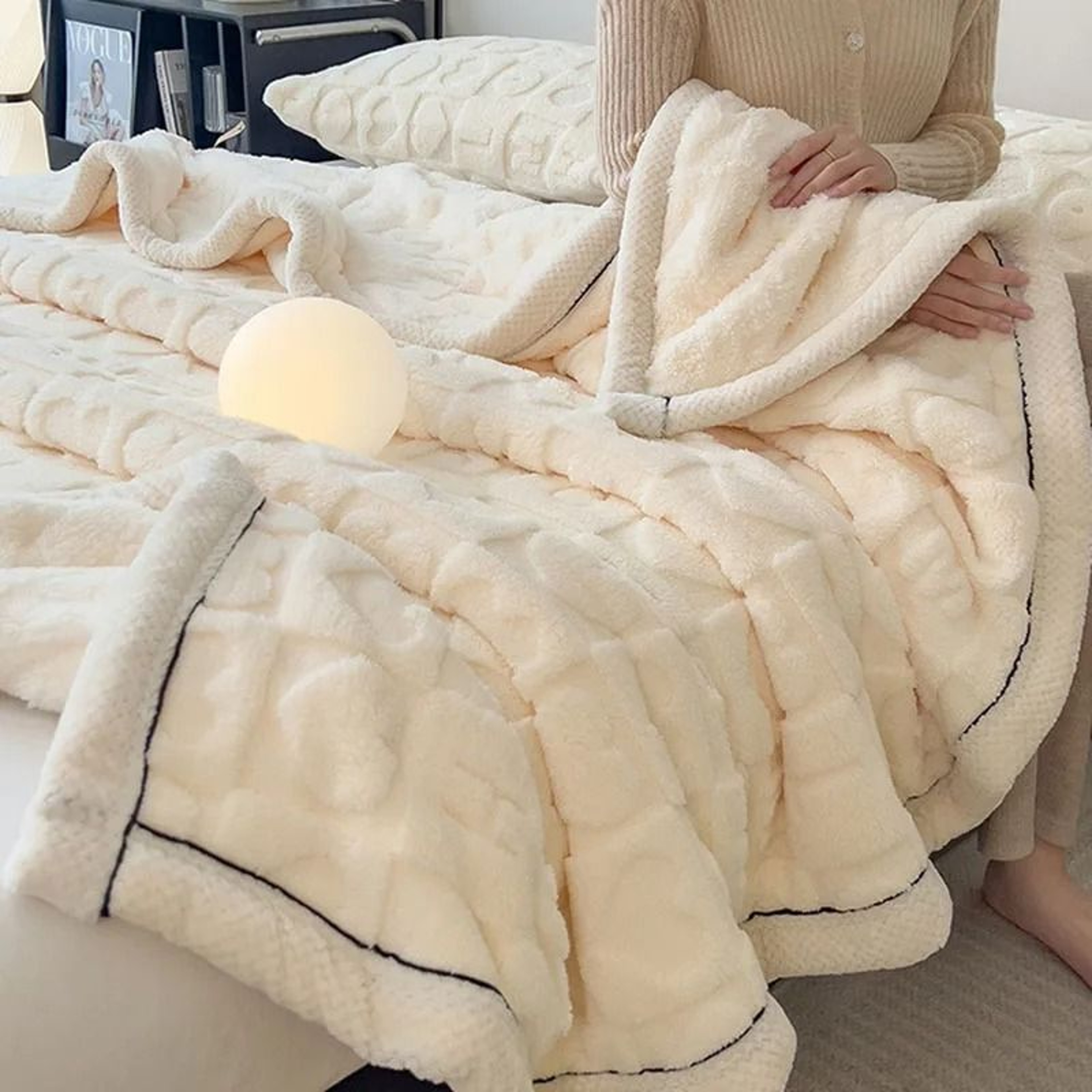 Taffeta Velvet Carved Blanket Thick DoubleSided Plush Throw 8
