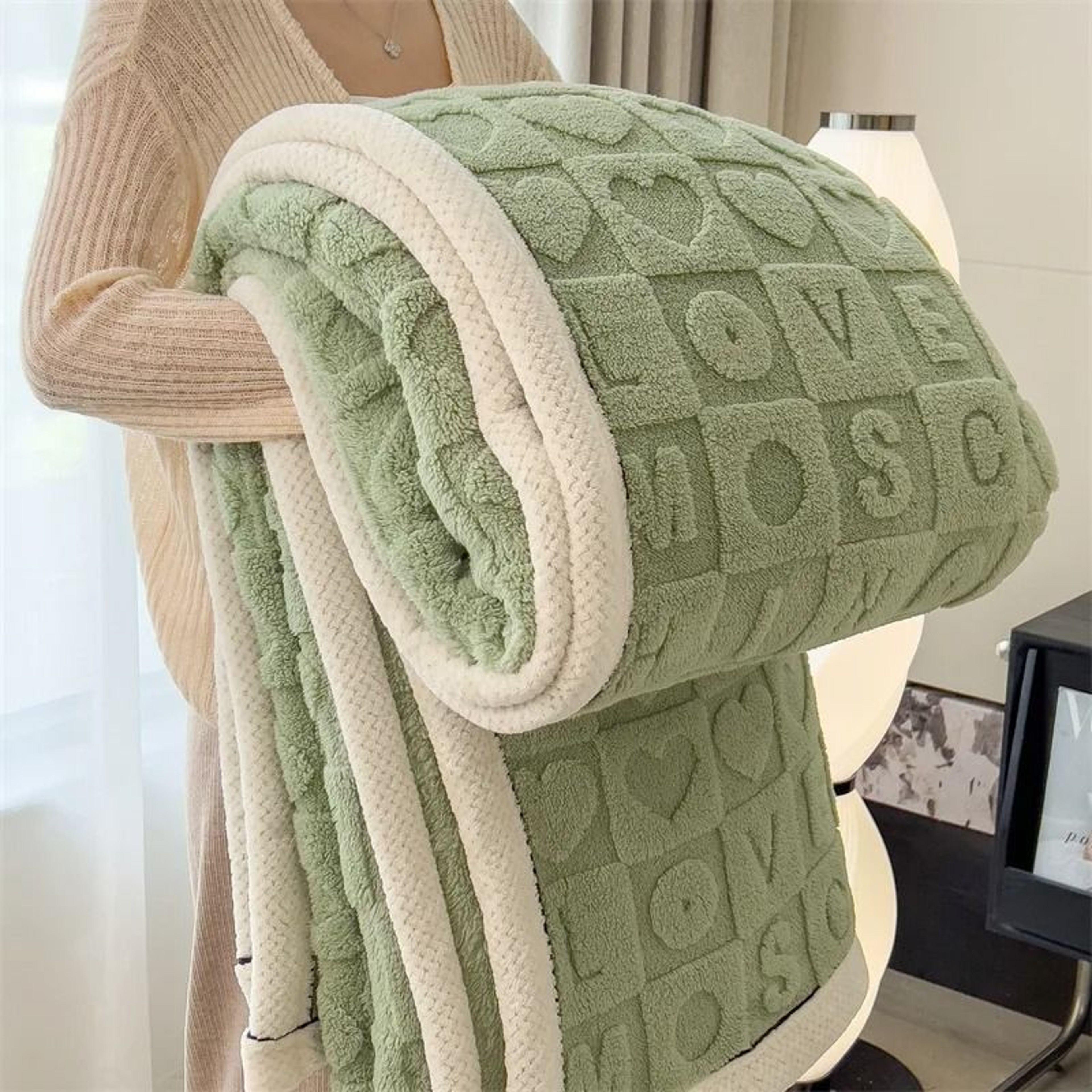 Taffeta Velvet Carved Blanket Thick DoubleSided Plush Throw 4