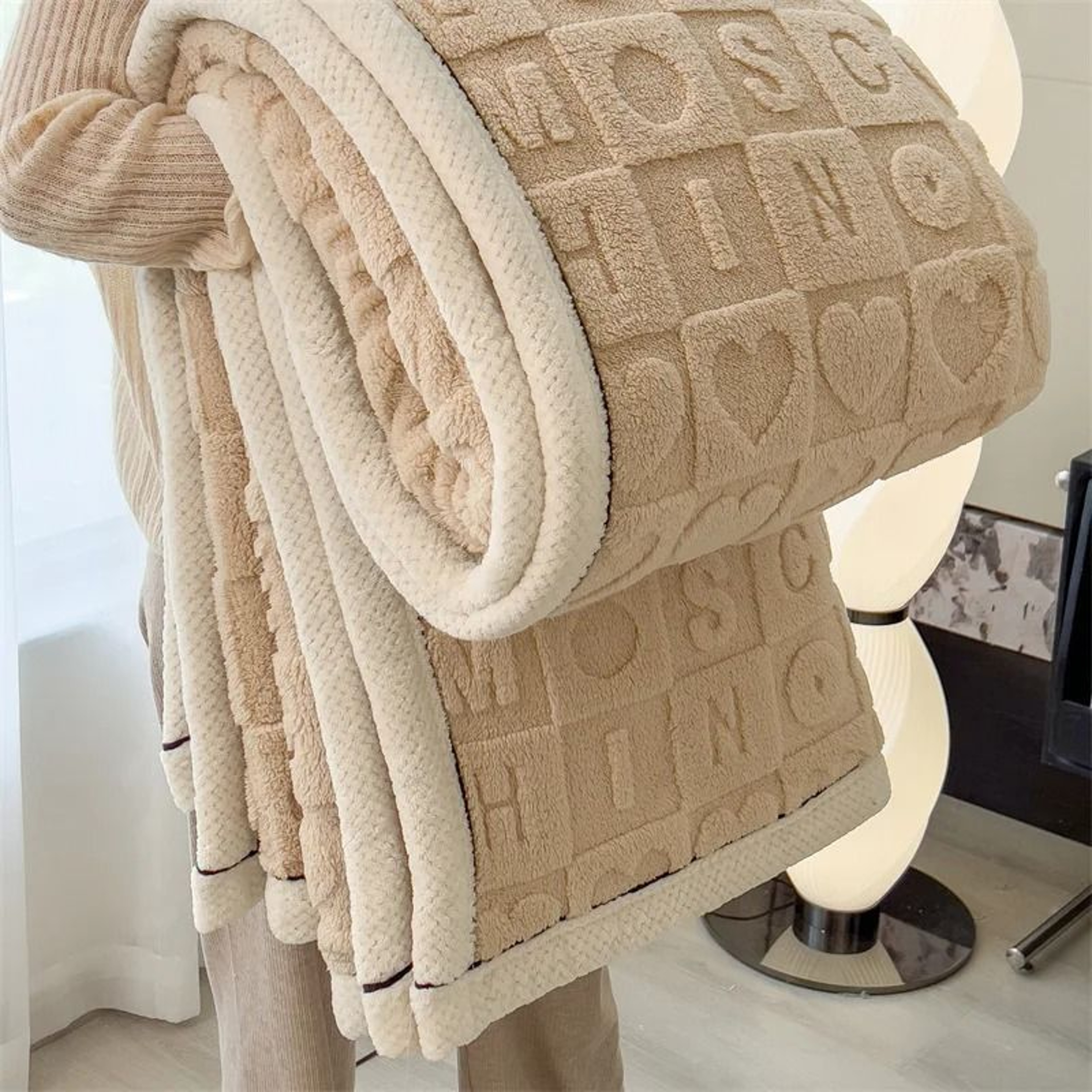 Taffeta Velvet Carved Blanket Thick DoubleSided Plush Throw 3