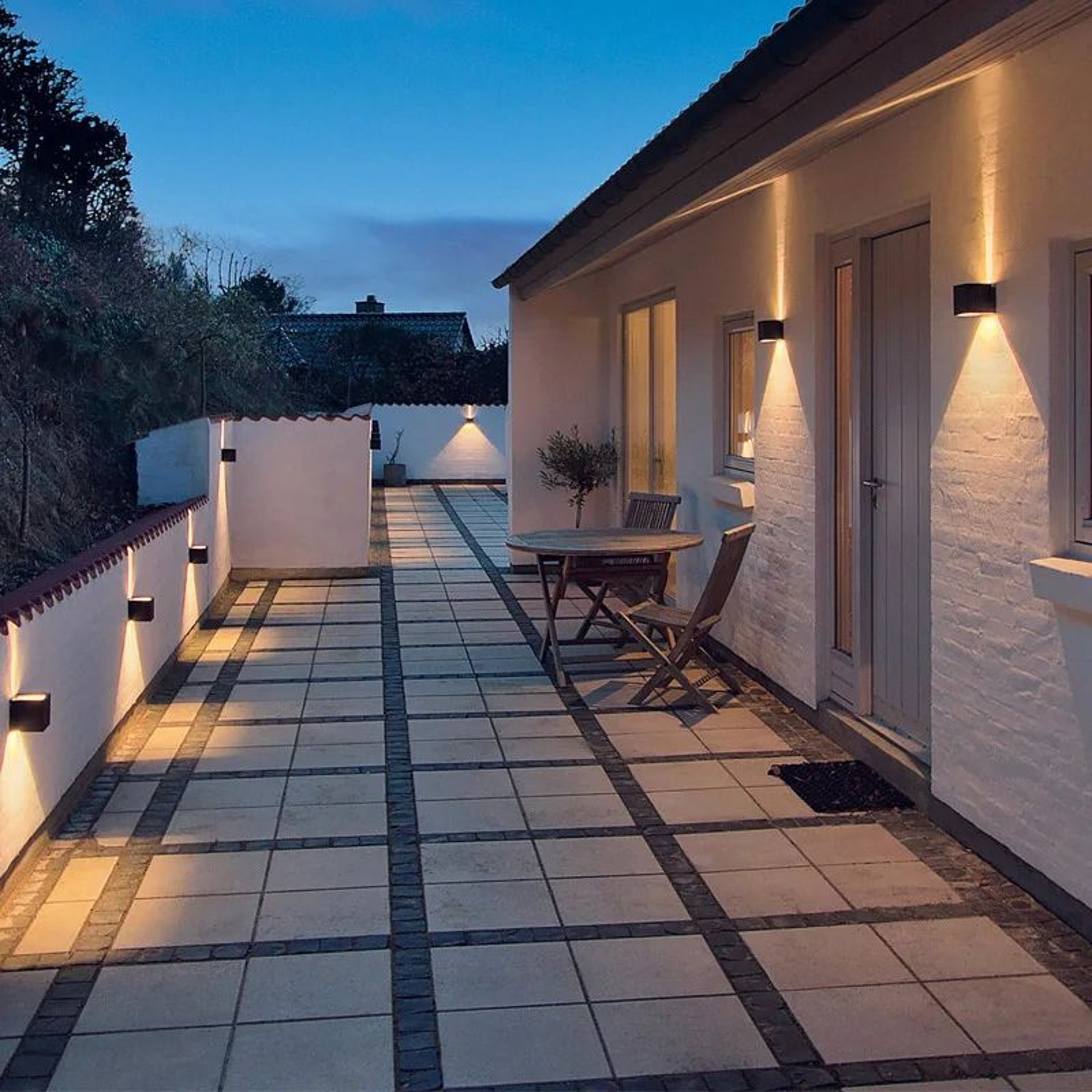 LumaGuard IP65 LED Outdoor Wall Sconce  Modern Waterproof Aluminium Porch Light 2