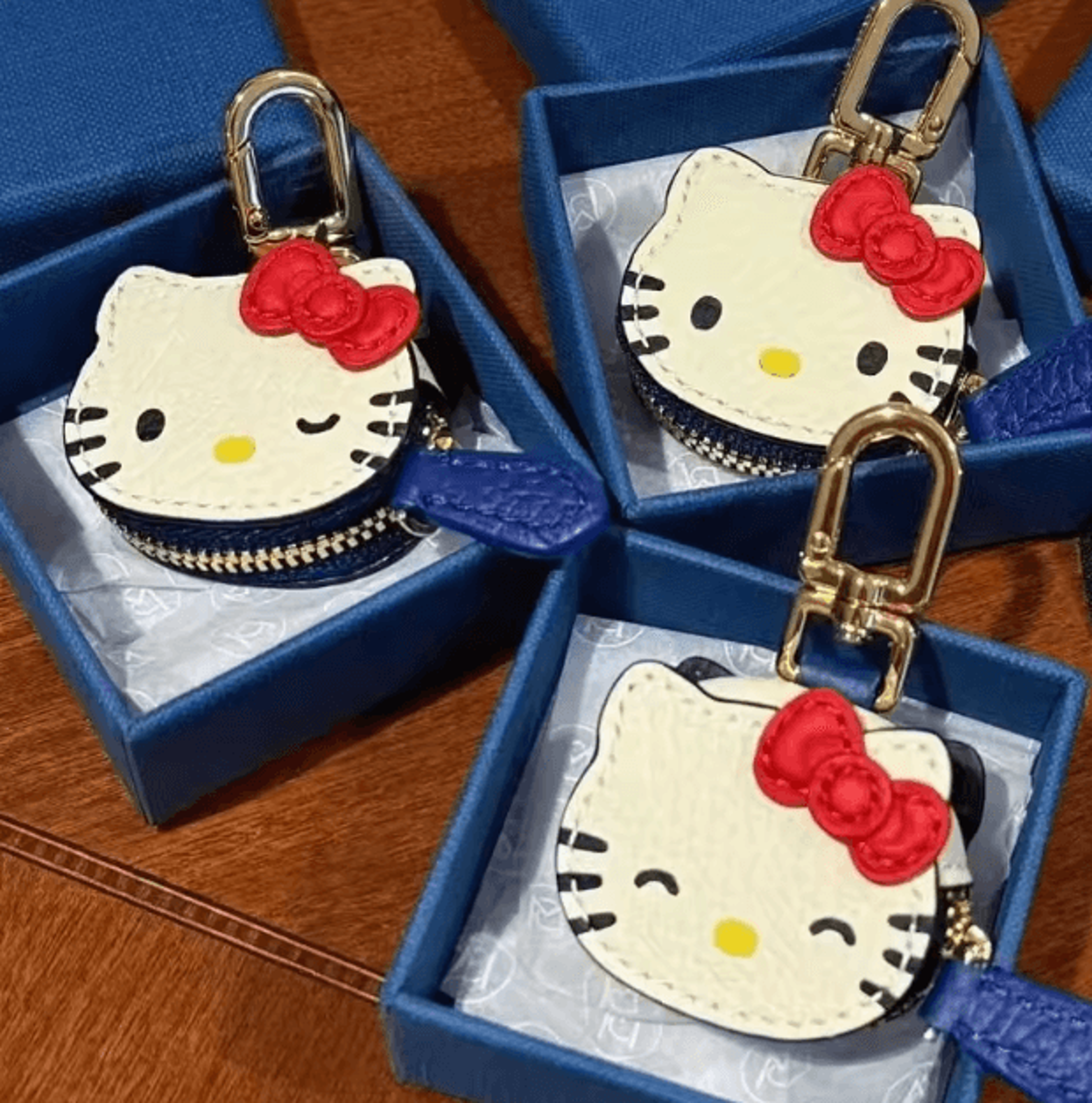 KawaiiCharm Vintage Leather Hello Kitty Keychain  Cute Japanese Bag Pendant 1