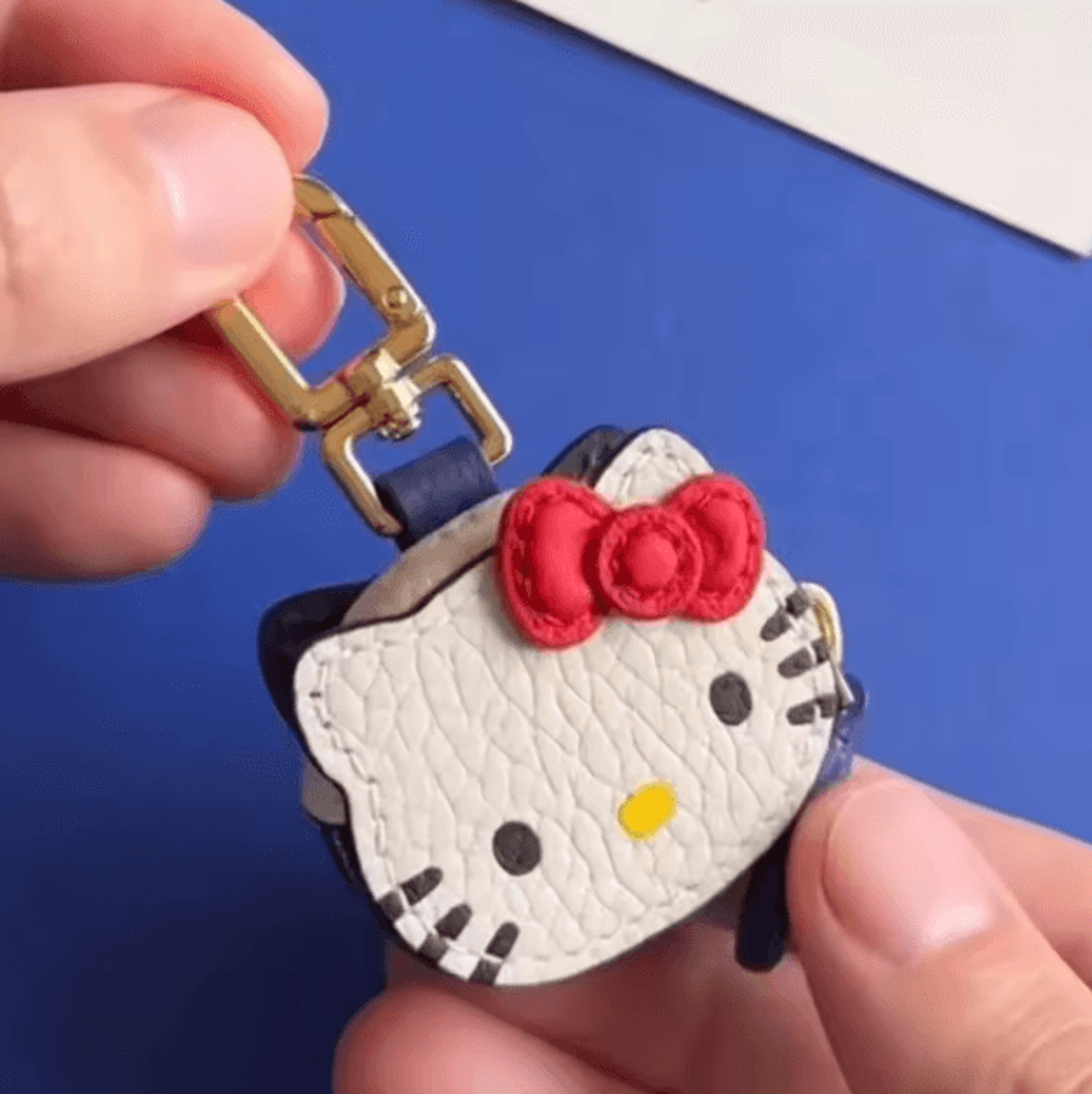 KawaiiCharm Vintage Leather Hello Kitty Keychain  Cute Japanese Bag Pendant 2