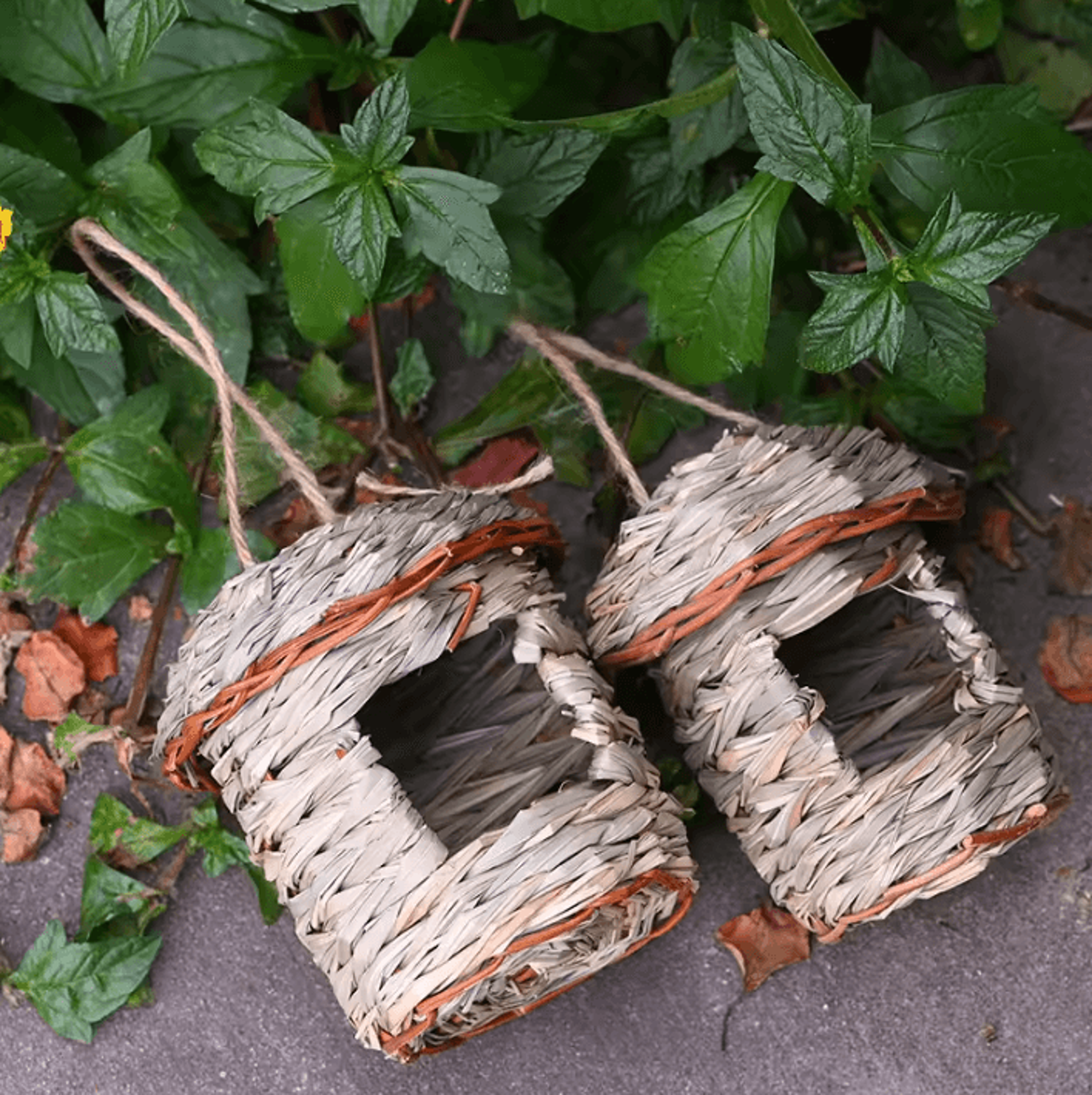 Handwoven Straw Bird Nest Hanging Outdoor Birdhouse For Garden  Small Birds 3