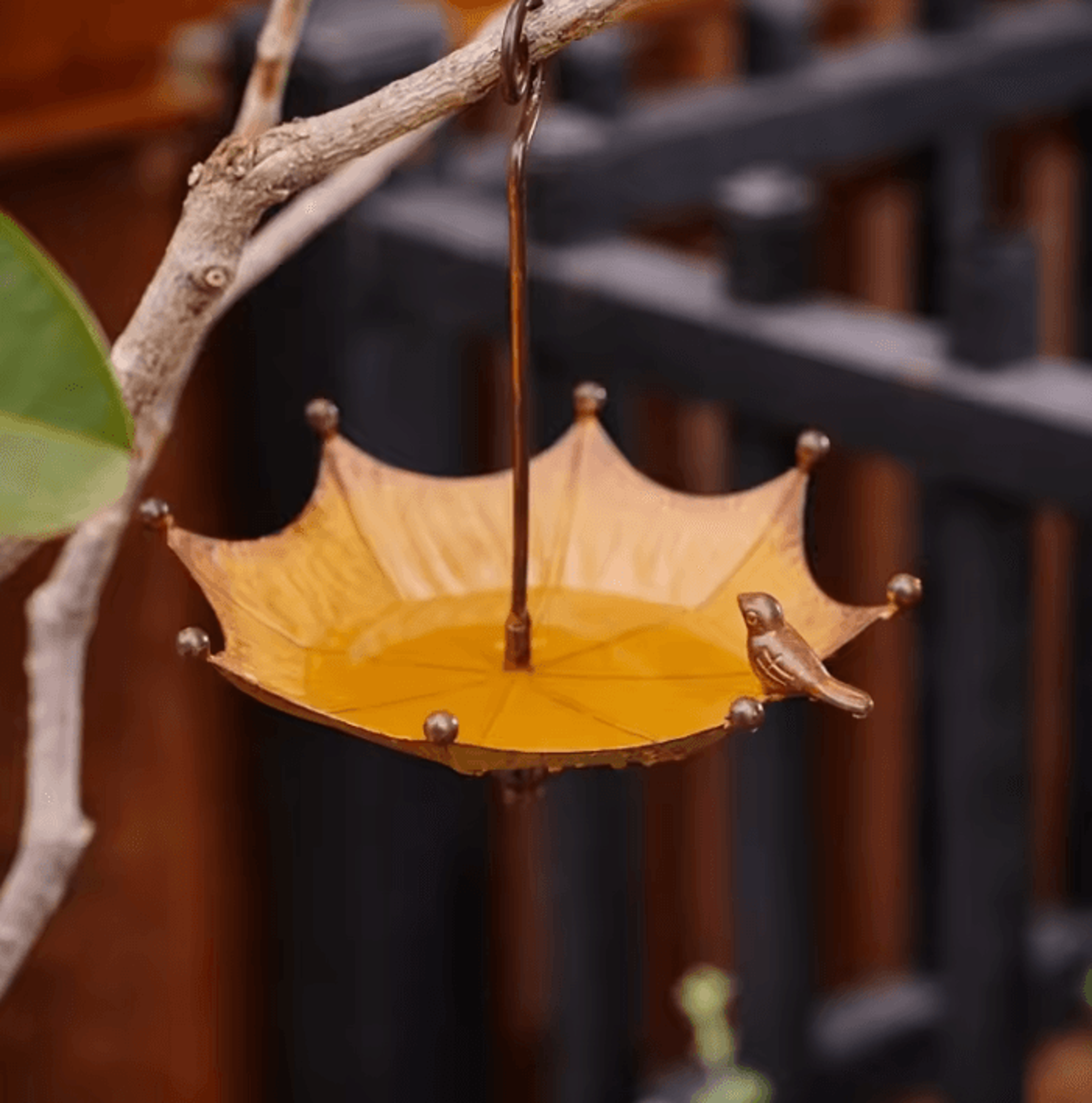 Umbrella Hanging Bird Feeder  Bird Bath Outdoor Garden Decor 4