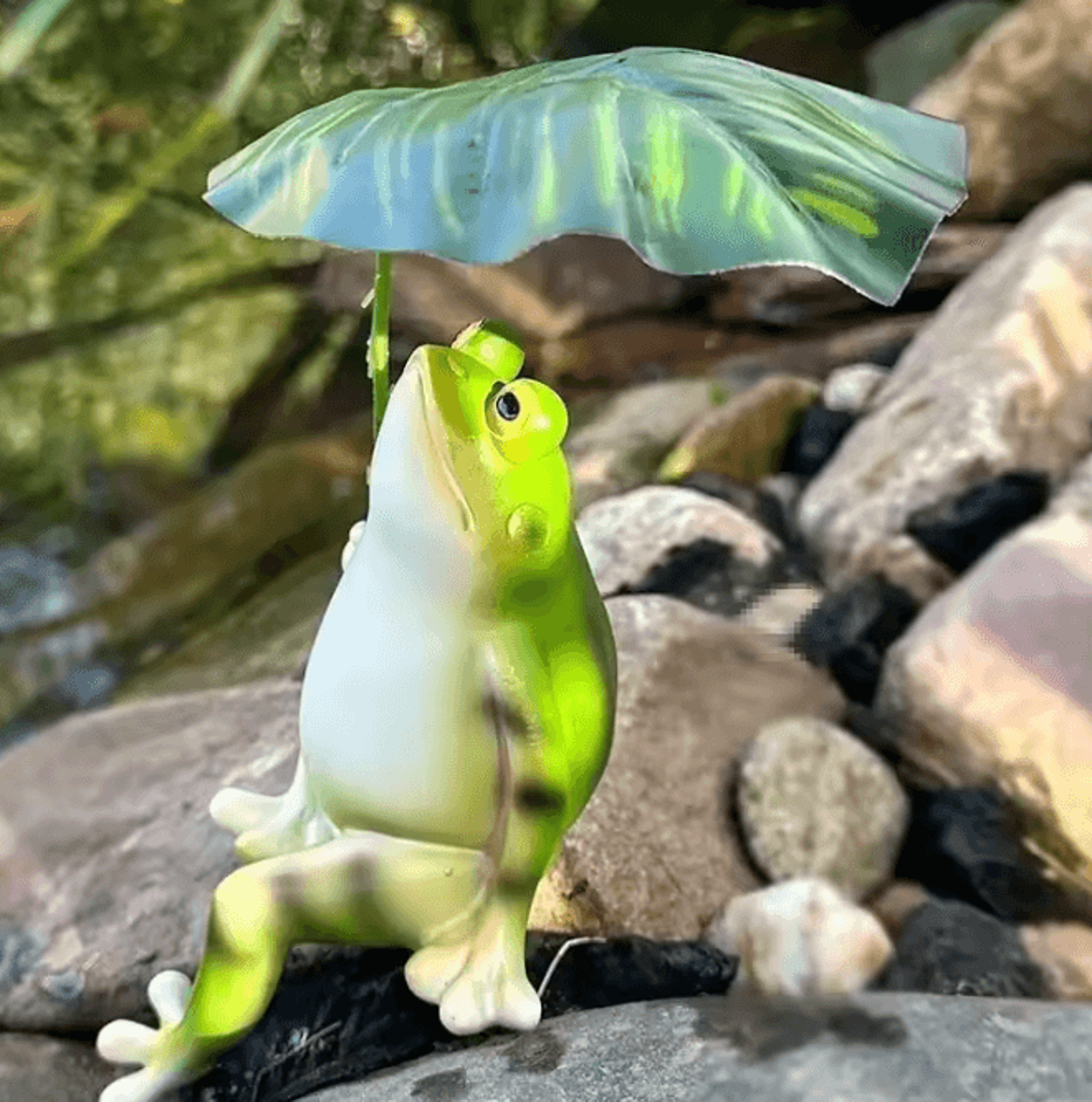 Cute Resin Frog Garden Statue Holding Leaf Umbrella 1