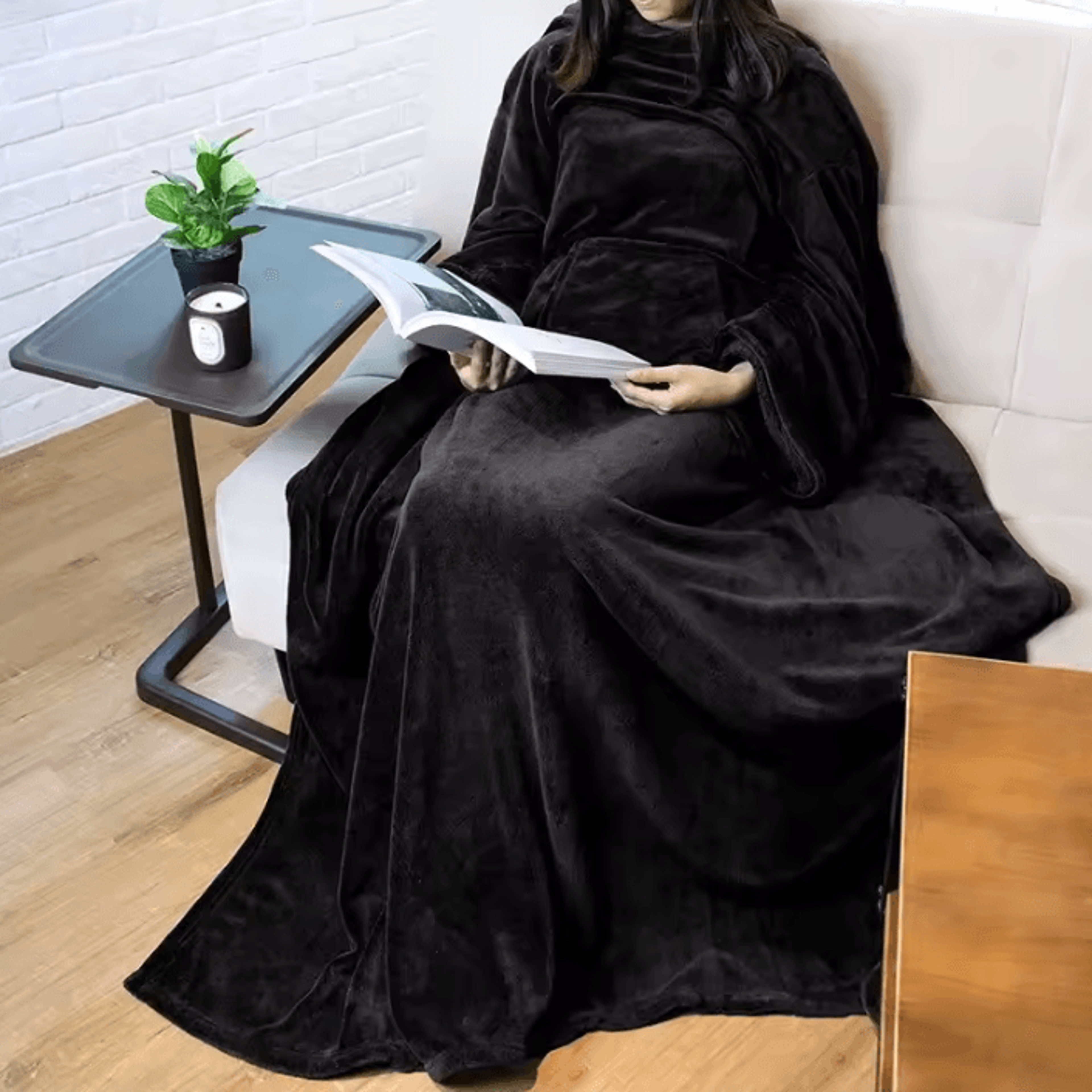 Wearable Flannel Blanket With Sleeves And Large Pocket 4
