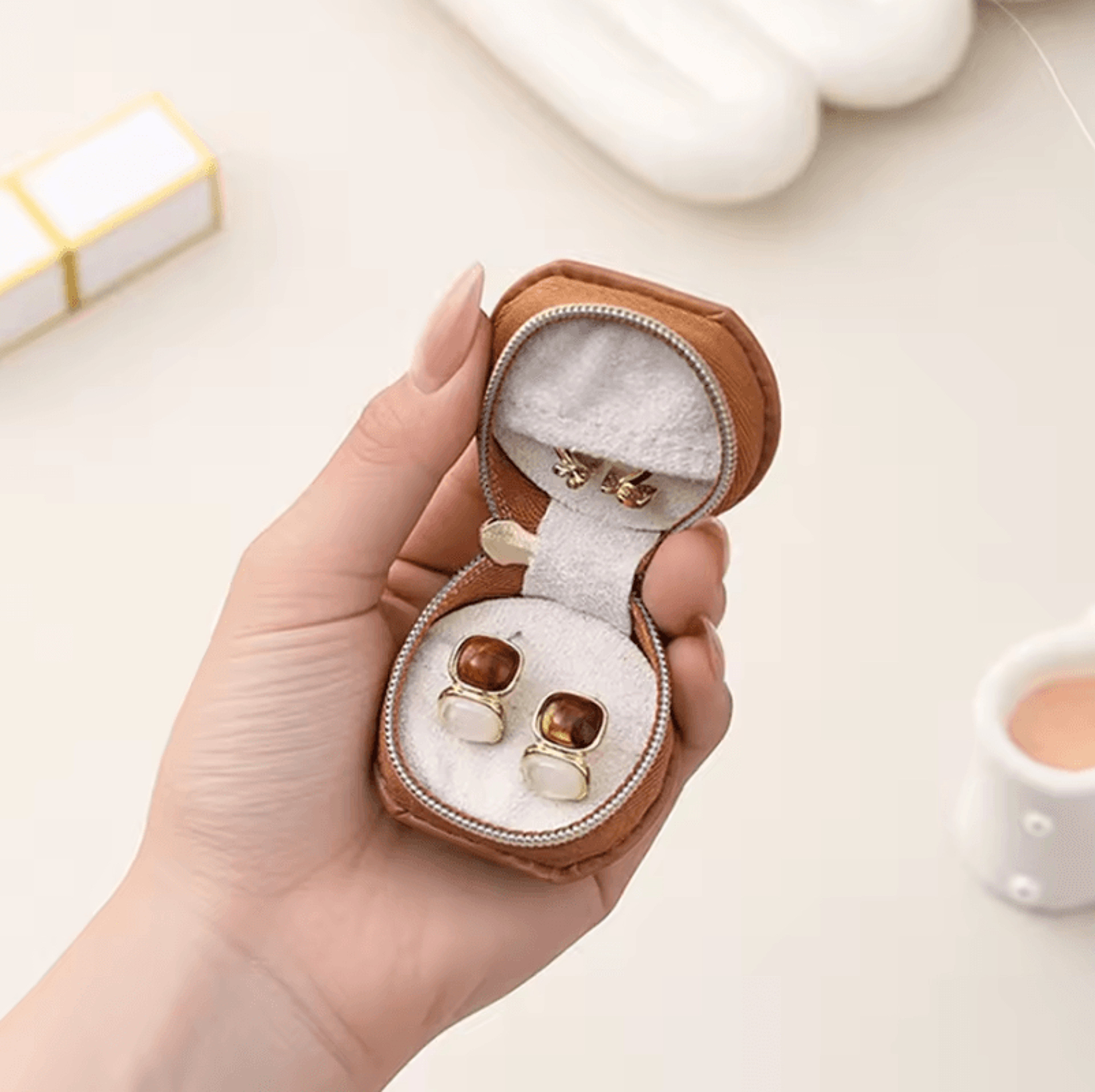 1pc Mini Travel Jewelry Organizer Portable Jewelry Case Box For Earrings Necklaces And Rings Handba 3